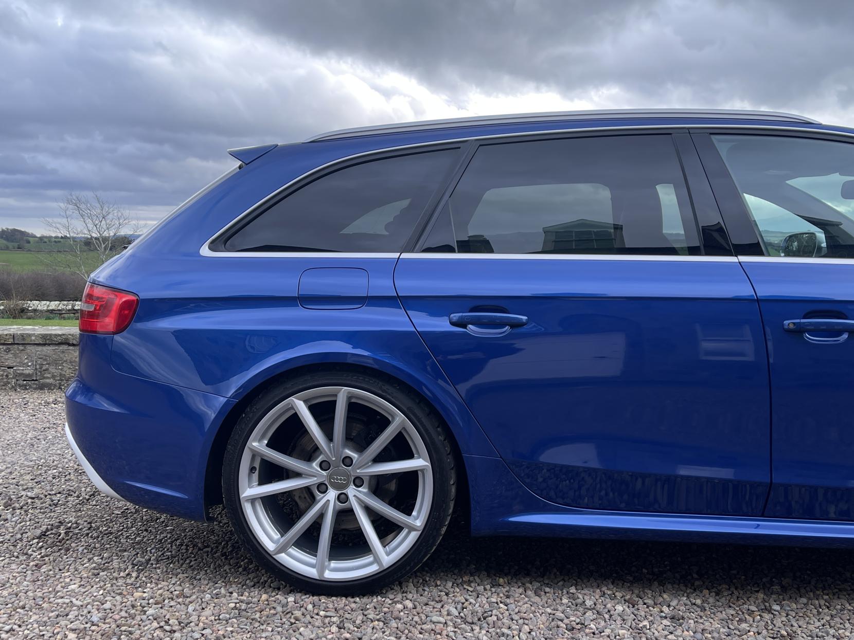Audi RS4 Avant 4.2 FSI V8 Estate 5dr Petrol S Tronic quattro Euro 5 (450 ps)