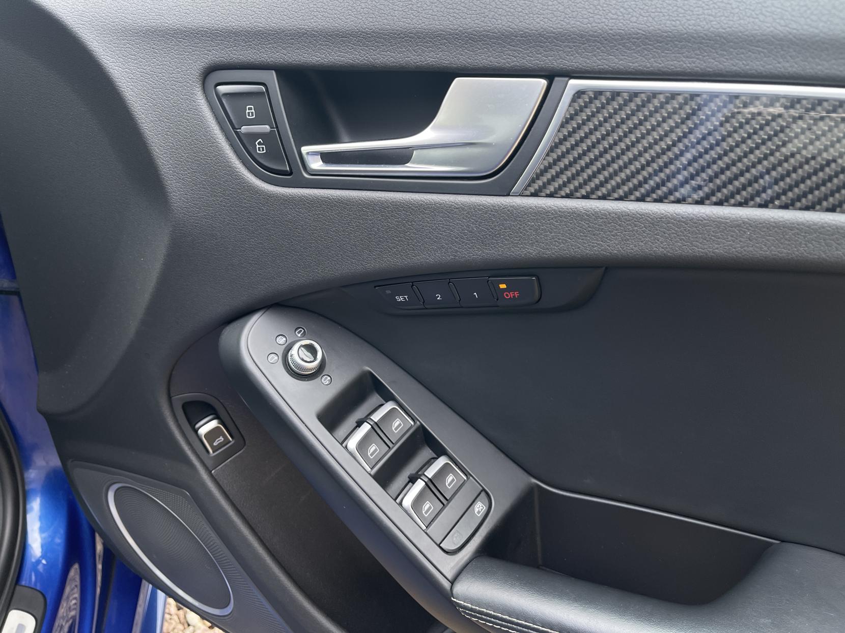 Audi RS4 Avant 4.2 FSI V8 Estate 5dr Petrol S Tronic quattro Euro 5 (450 ps)