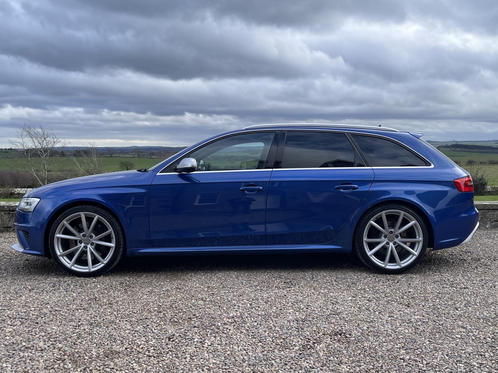 Audi RS4 Avant 4.2 FSI V8 Estate 5dr Petrol S Tronic quattro Euro 5 (450 ps)