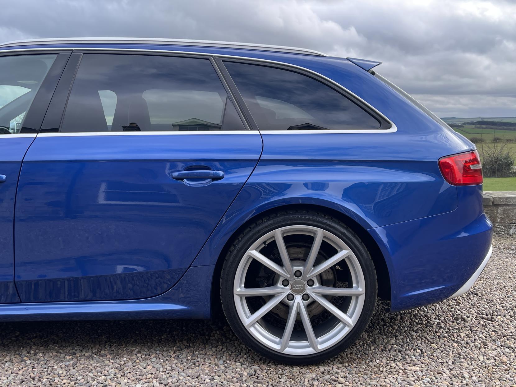 Audi RS4 Avant 4.2 FSI V8 Estate 5dr Petrol S Tronic quattro Euro 5 (450 ps)