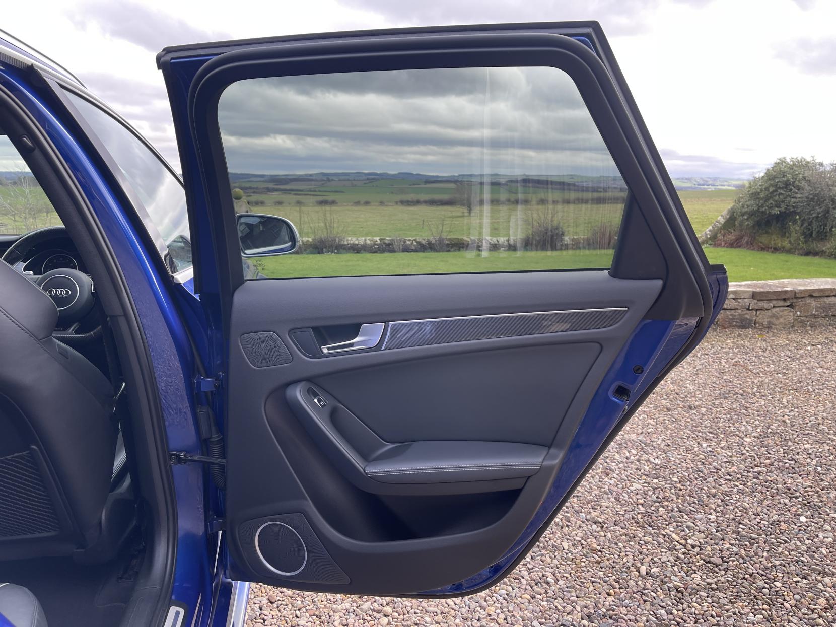 Audi RS4 Avant 4.2 FSI V8 Estate 5dr Petrol S Tronic quattro Euro 5 (450 ps)