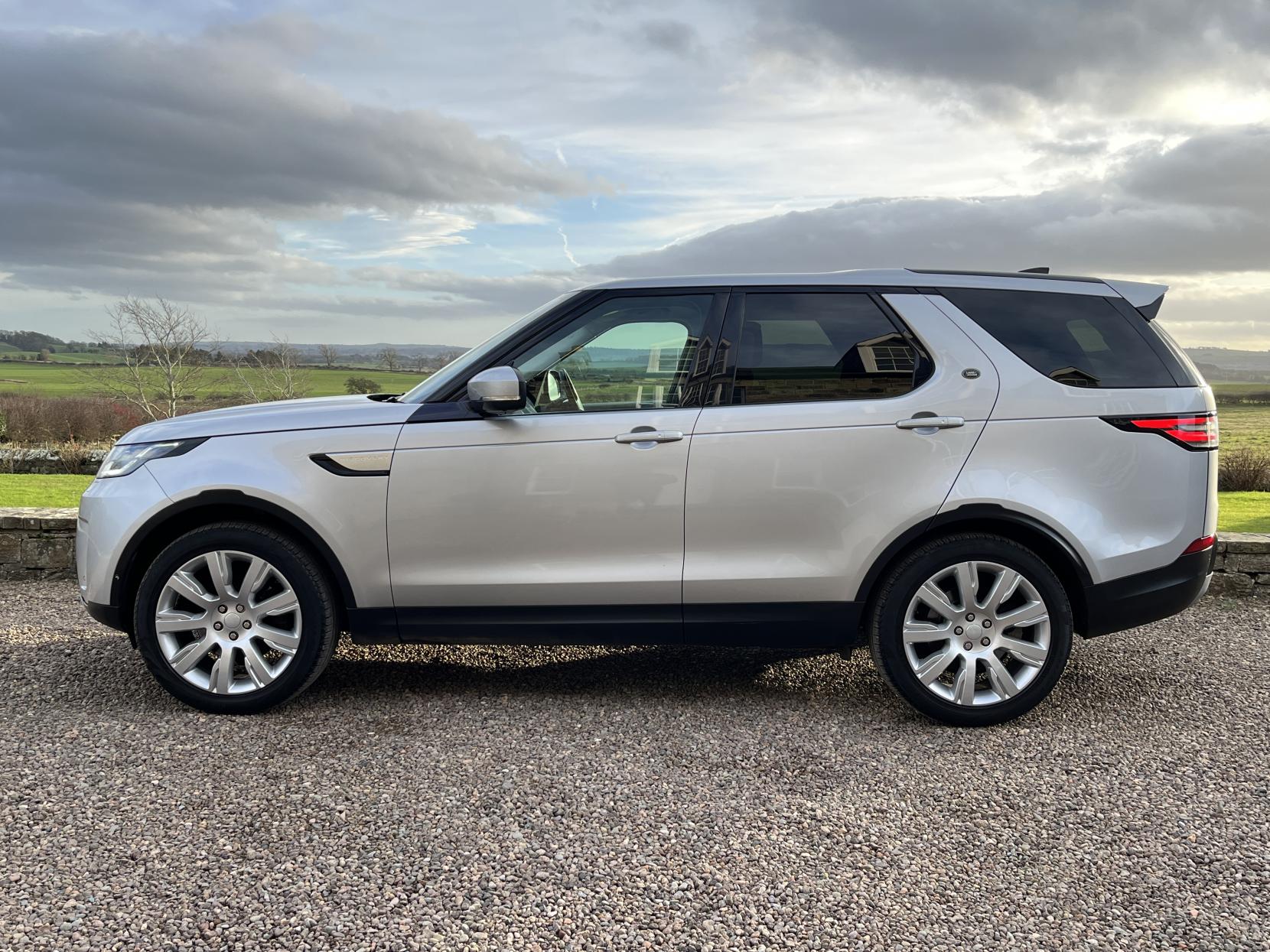 Land Rover Discovery 3.0 TD V6 HSE Luxury SUV 5dr Diesel Auto 4WD Euro 6 (s/s) (258 ps)