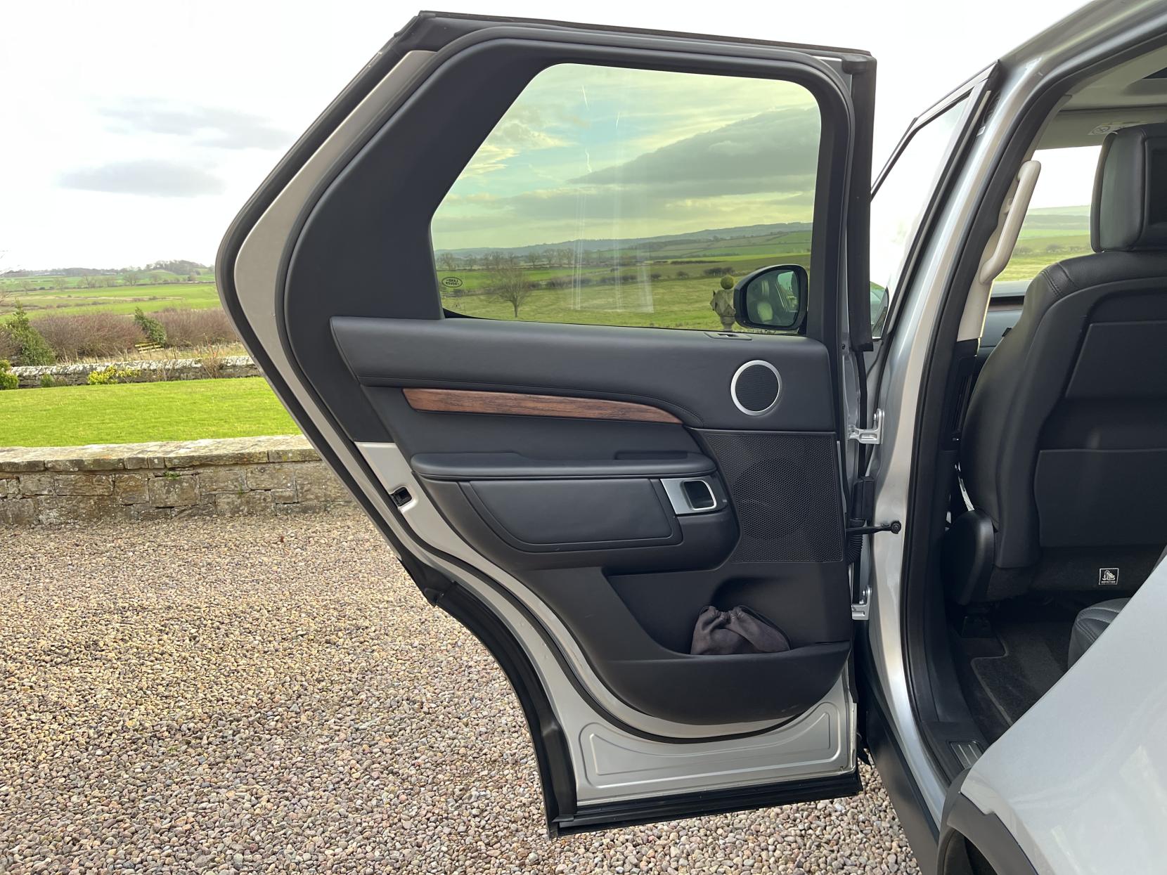 Land Rover Discovery 3.0 TD V6 HSE Luxury SUV 5dr Diesel Auto 4WD Euro 6 (s/s) (258 ps)