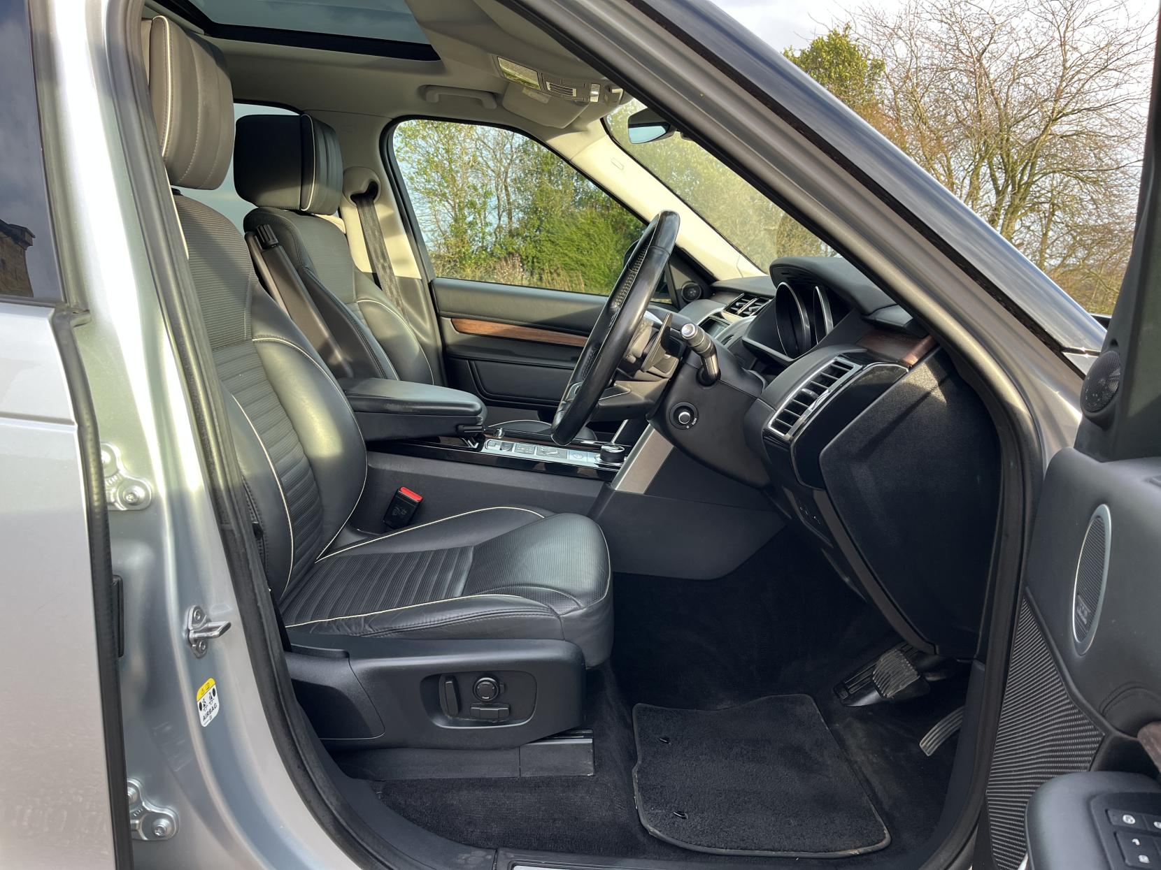 Land Rover Discovery 3.0 TD V6 HSE Luxury SUV 5dr Diesel Auto 4WD Euro 6 (s/s) (258 ps)