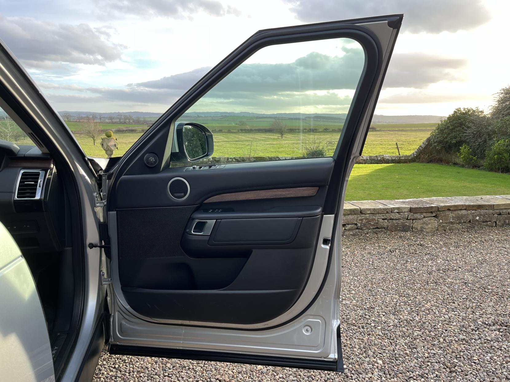 Land Rover Discovery 3.0 TD V6 HSE Luxury SUV 5dr Diesel Auto 4WD Euro 6 (s/s) (258 ps)