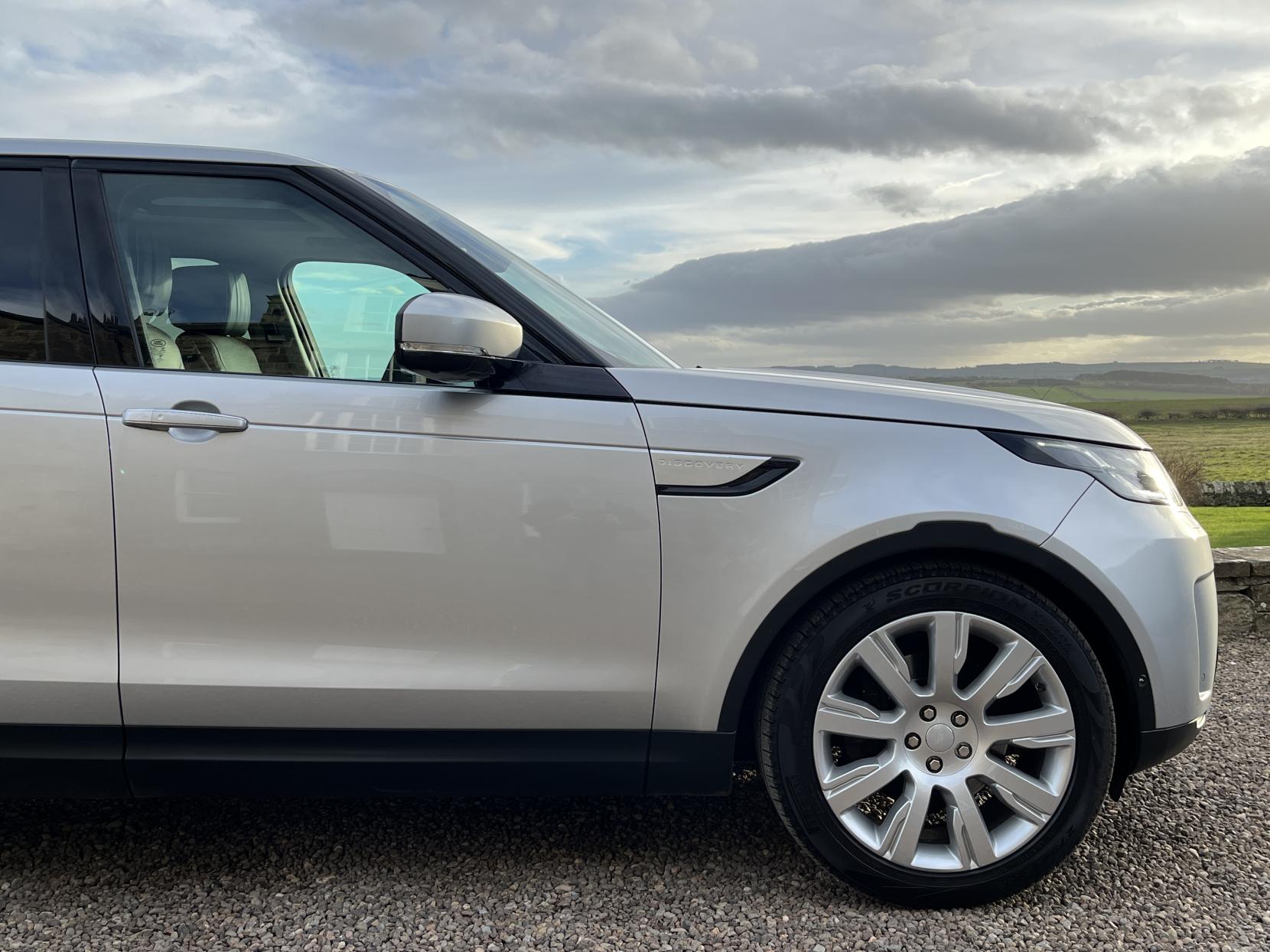 Land Rover Discovery 3.0 TD V6 HSE Luxury SUV 5dr Diesel Auto 4WD Euro 6 (s/s) (258 ps)