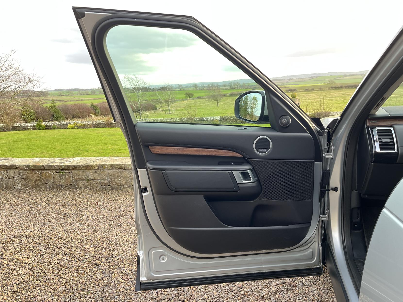 Land Rover Discovery 3.0 TD V6 HSE Luxury SUV 5dr Diesel Auto 4WD Euro 6 (s/s) (258 ps)