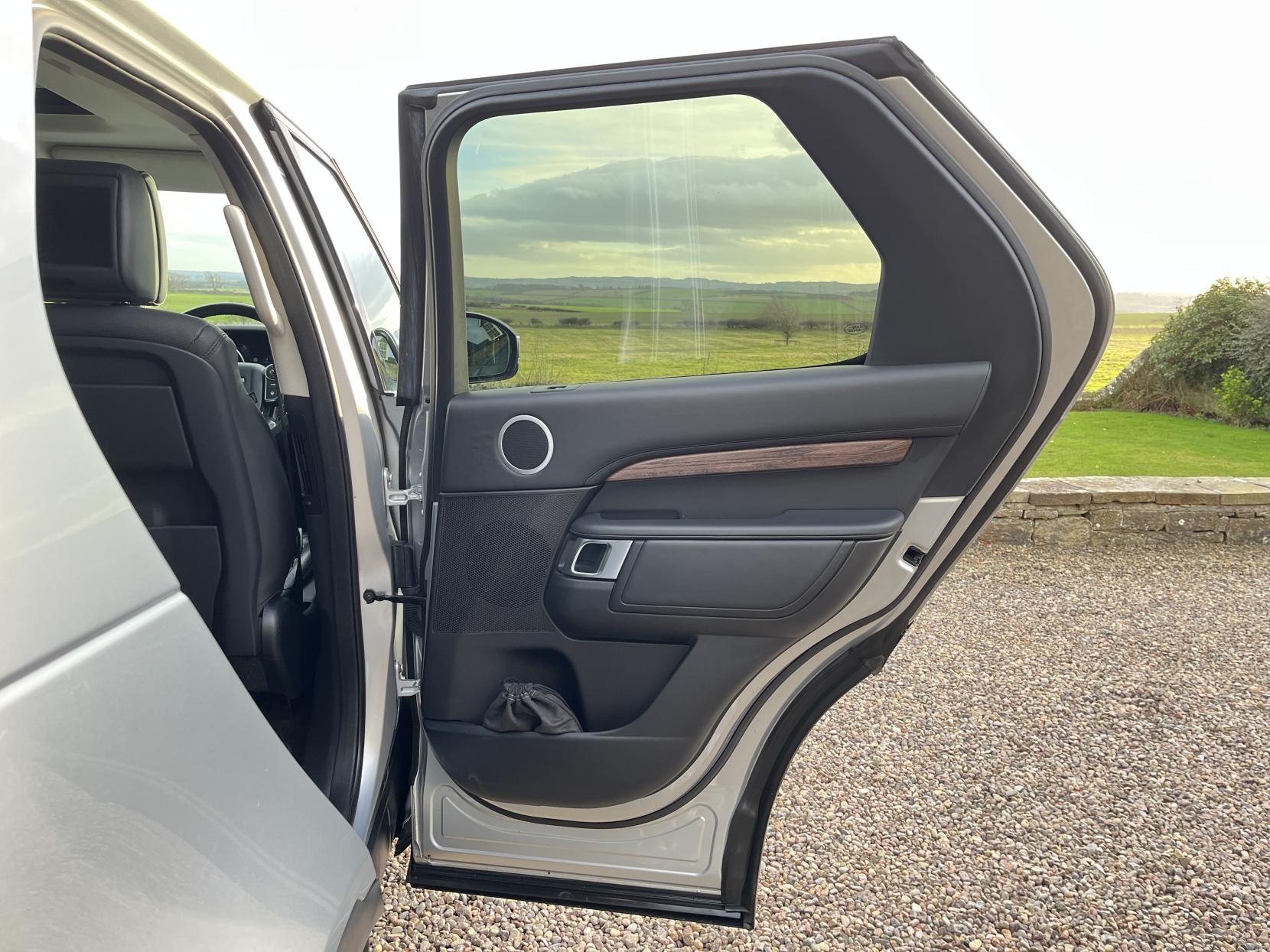 Land Rover Discovery 3.0 TD V6 HSE Luxury SUV 5dr Diesel Auto 4WD Euro 6 (s/s) (258 ps)