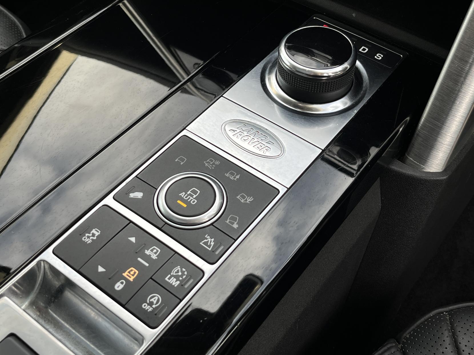 Land Rover Discovery 3.0 TD V6 HSE Luxury SUV 5dr Diesel Auto 4WD Euro 6 (s/s) (258 ps)
