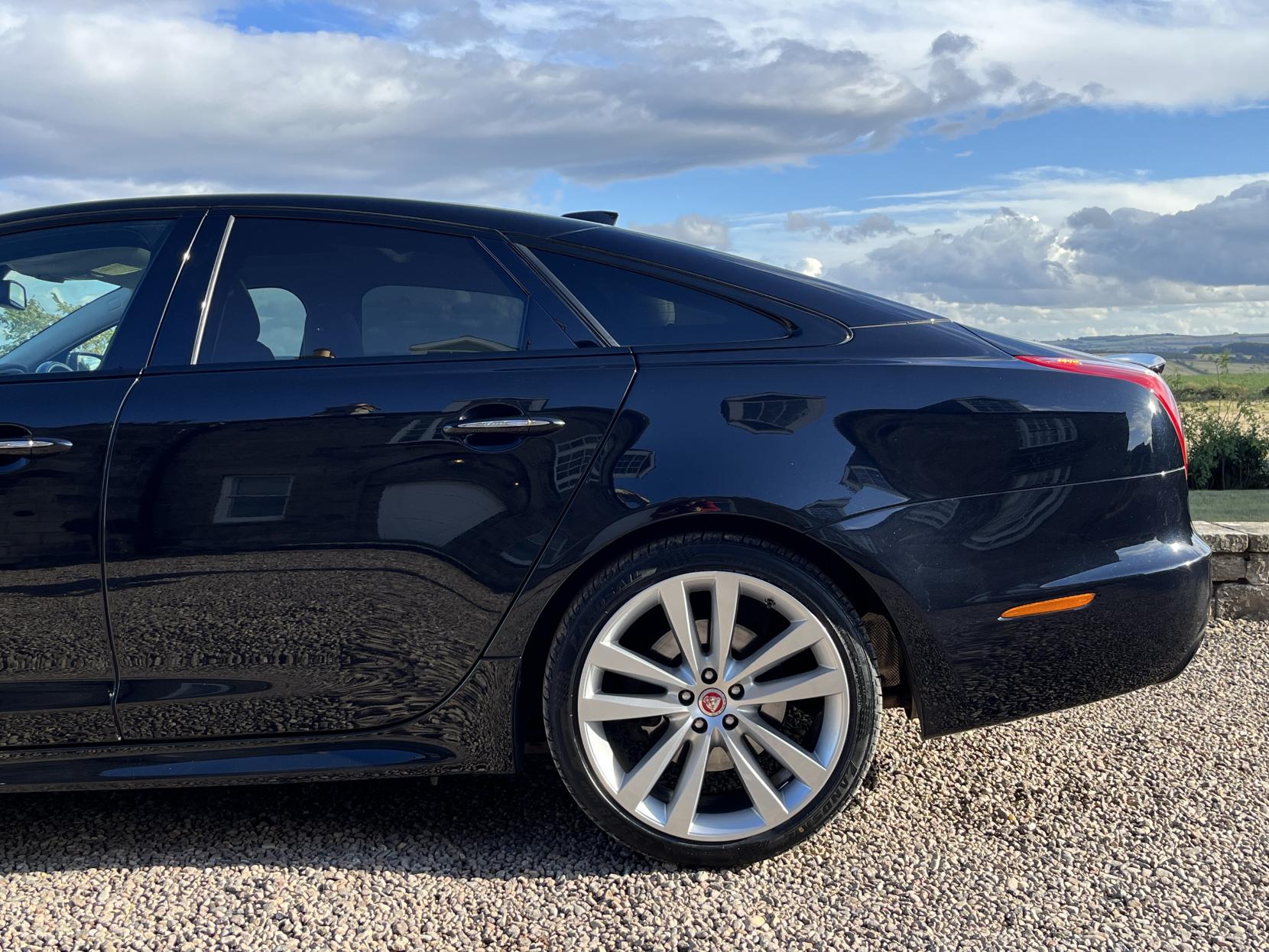 Jaguar XJ 3.0 R-Sport Saloon (2015 - 2020)