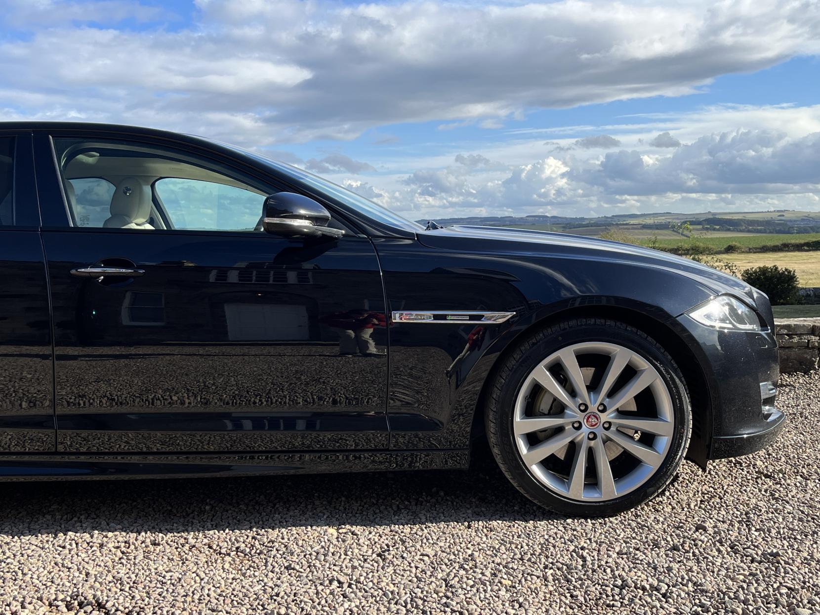 Jaguar XJ 3.0 R-Sport Saloon (2015 - 2020)