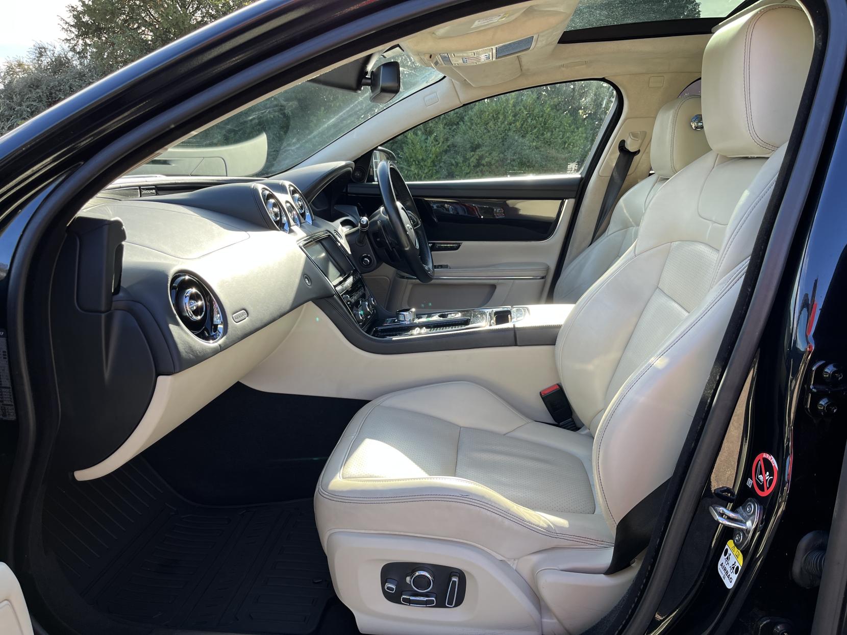 Jaguar XJ 3.0 R-Sport Saloon (2015 - 2020)