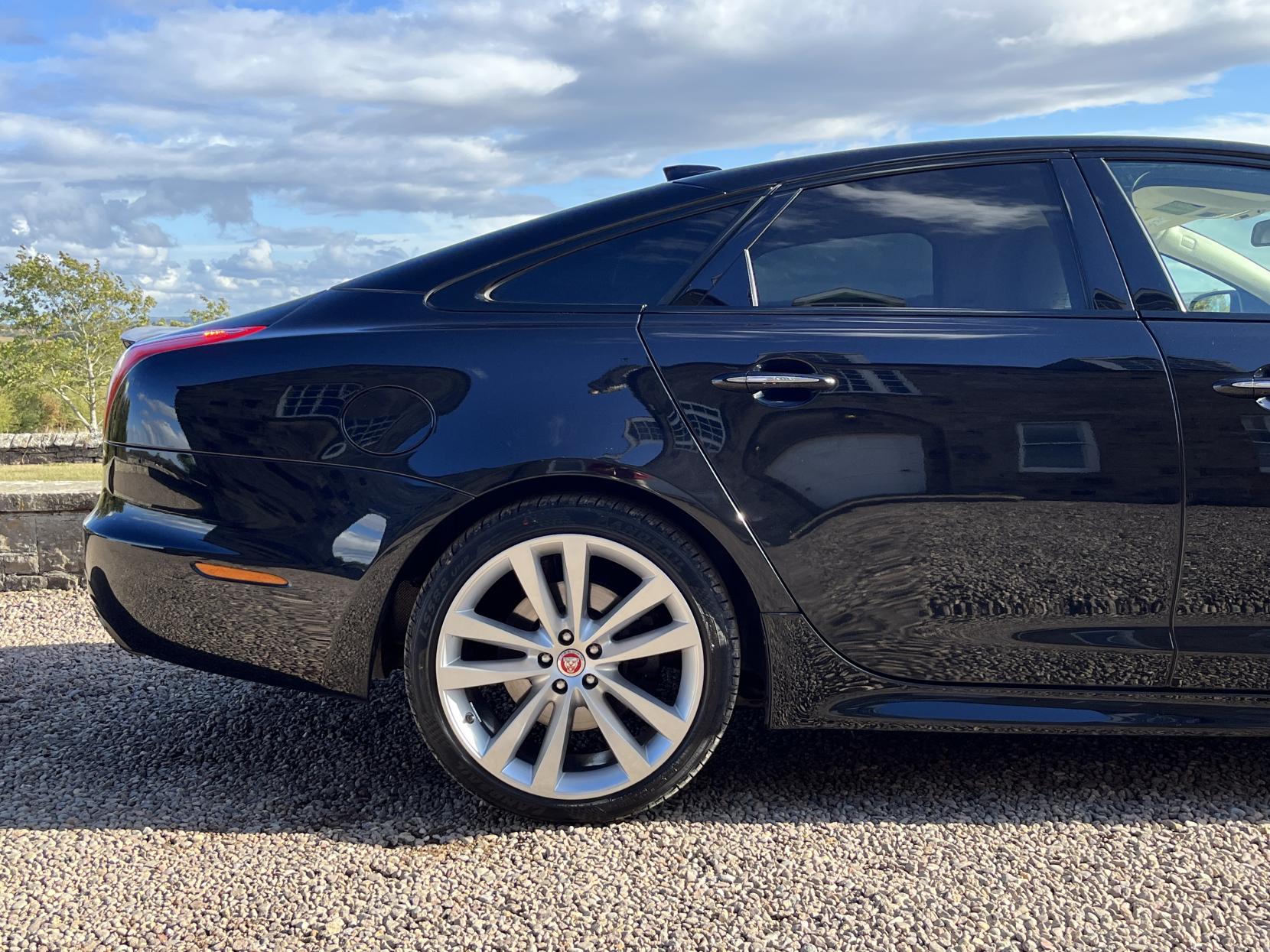 Jaguar XJ 3.0 R-Sport Saloon (2015 - 2020)