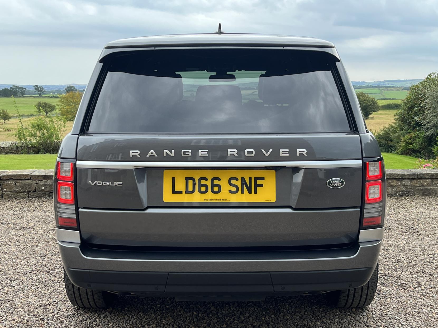 Land Rover Range Rover 3.0 TD V6 Vogue SUV 5dr Diesel Auto 4WD Euro 6 (s/s) (258 ps)