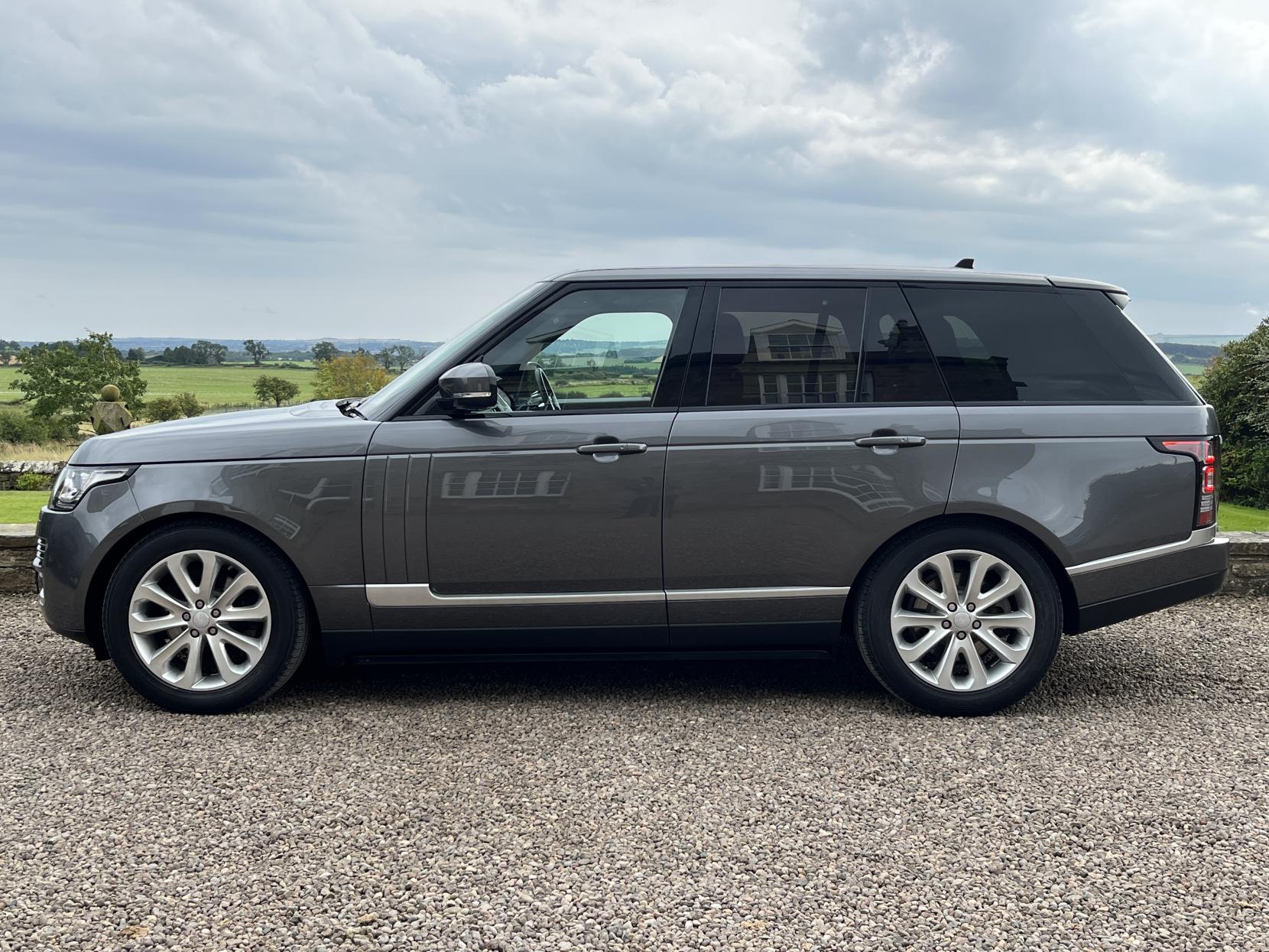 Land Rover Range Rover 3.0 TD V6 Vogue SUV 5dr Diesel Auto 4WD Euro 6 (s/s) (258 ps)