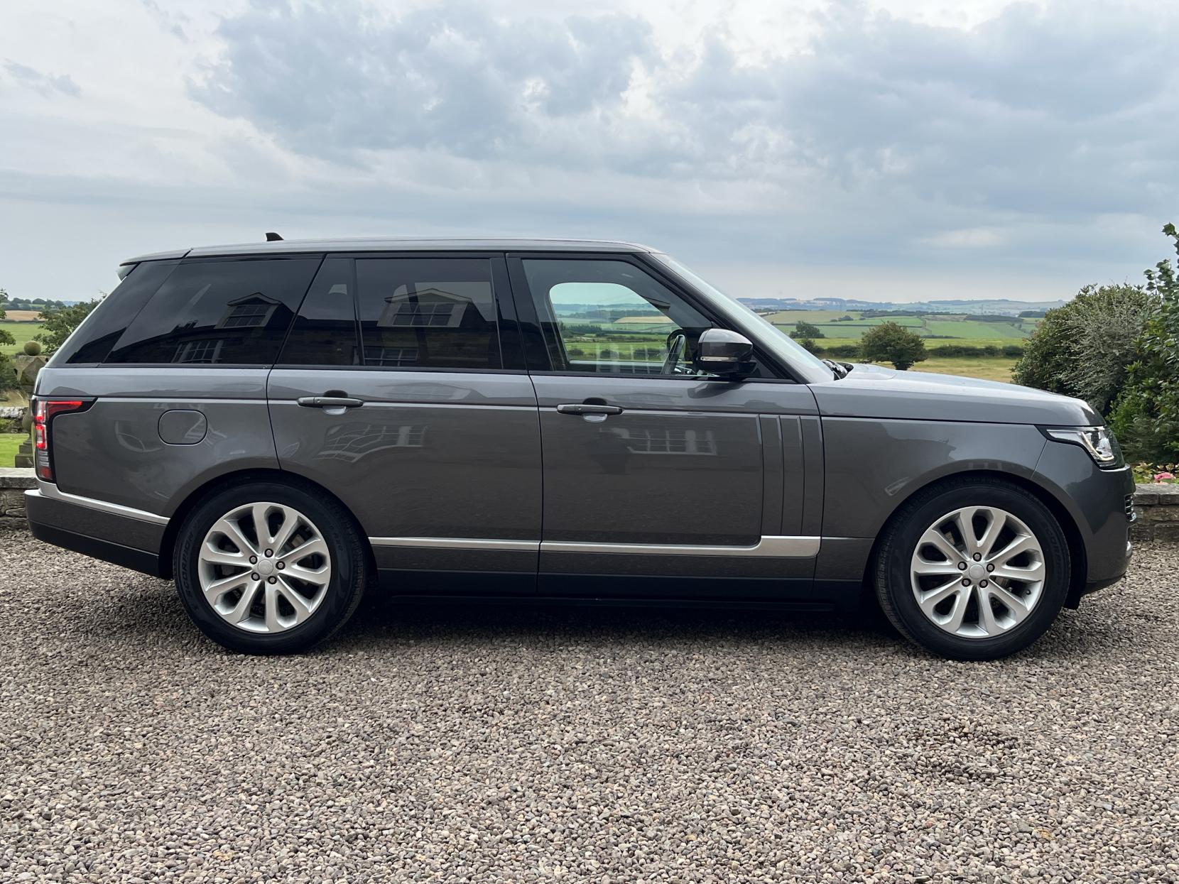 Land Rover Range Rover 3.0 TD V6 Vogue SUV 5dr Diesel Auto 4WD Euro 6 (s/s) (258 ps)