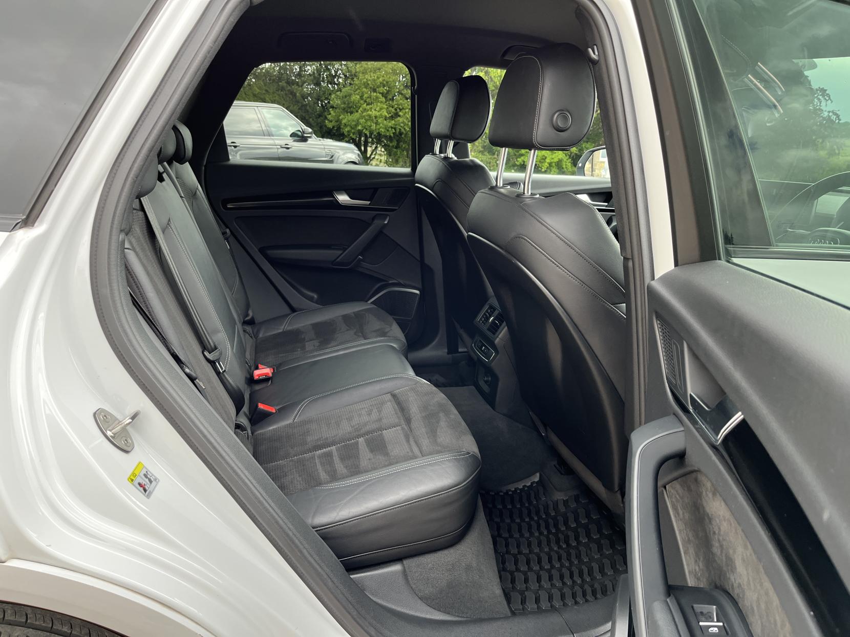Audi Q5 2.0 TDI 40 Black Edition SUV 5dr Diesel S Tronic quattro Euro 6 (s/s) (190 ps)