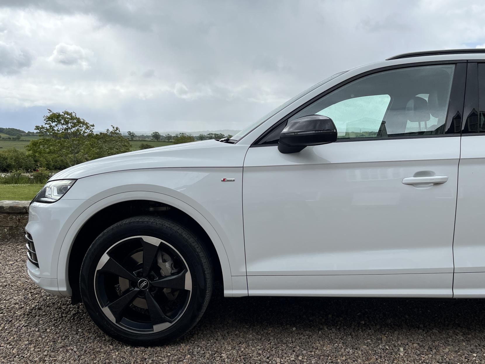 Audi Q5 2.0 TDI 40 Black Edition SUV 5dr Diesel S Tronic quattro Euro 6 (s/s) (190 ps)