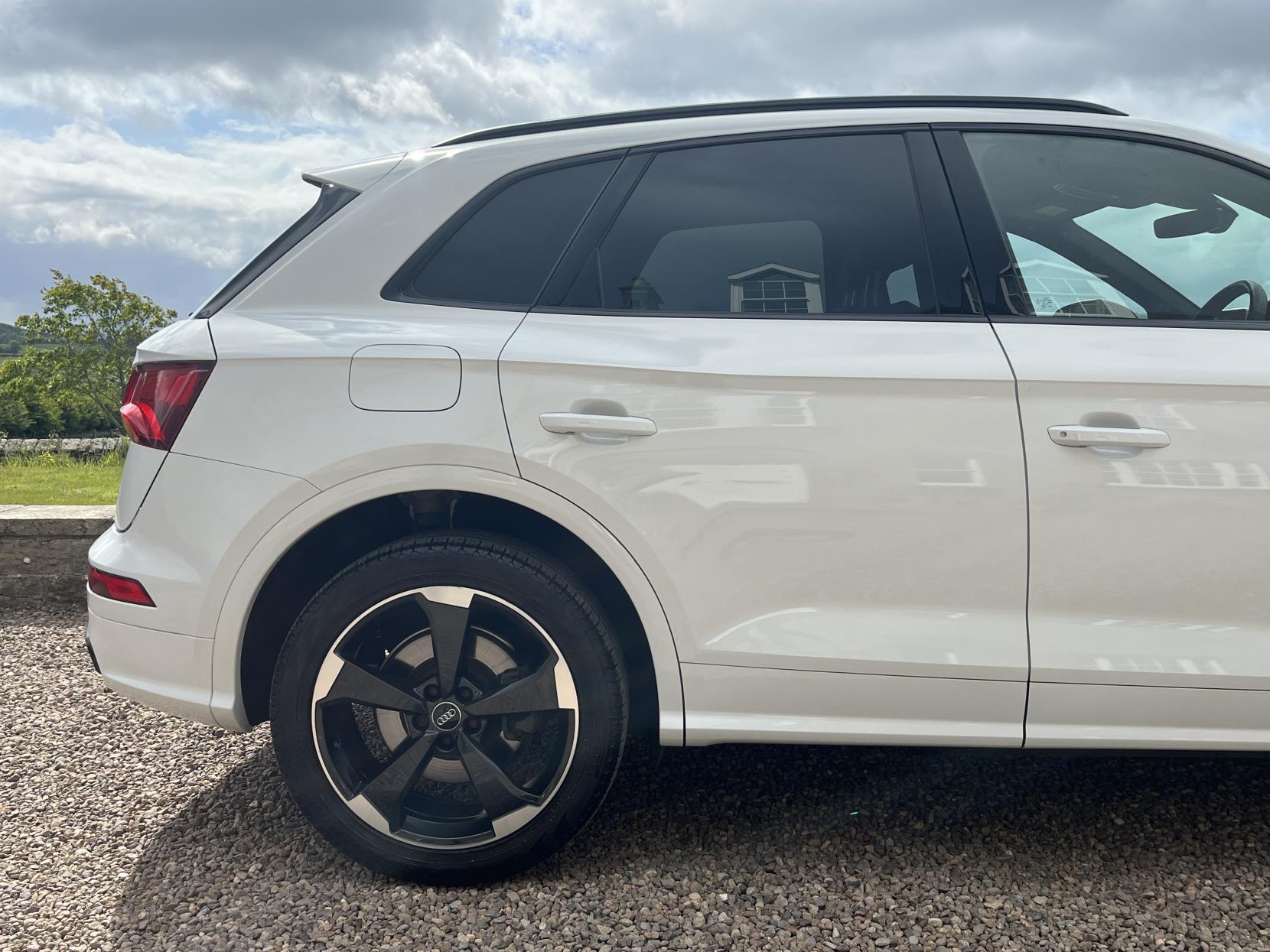 Audi Q5 2.0 TDI 40 Black Edition SUV 5dr Diesel S Tronic quattro Euro 6 (s/s) (190 ps)