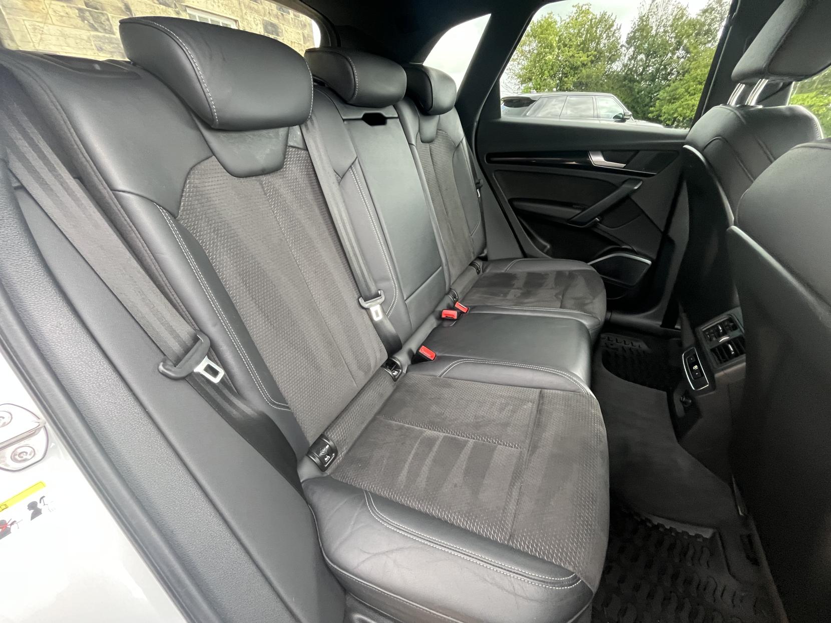 Audi Q5 2.0 TDI 40 Black Edition SUV 5dr Diesel S Tronic quattro Euro 6 (s/s) (190 ps)