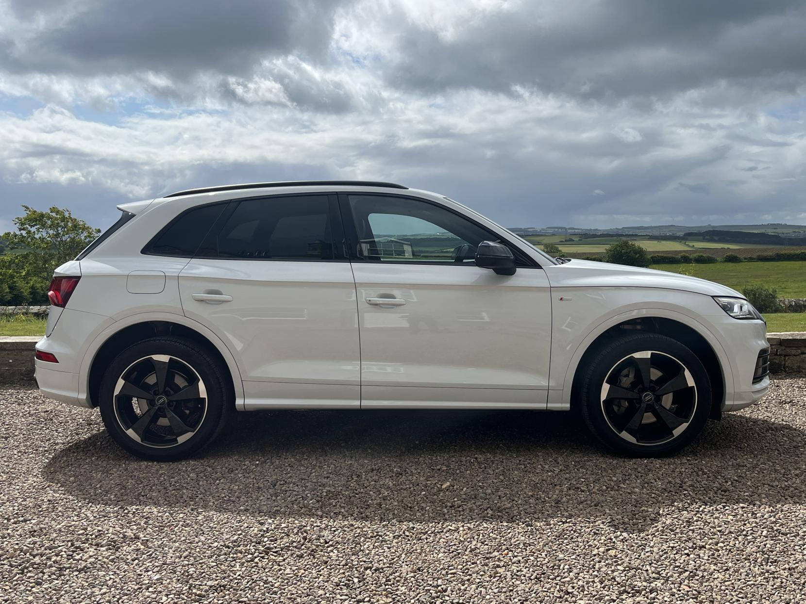 Audi Q5 2.0 TDI 40 Black Edition SUV 5dr Diesel S Tronic quattro Euro 6 (s/s) (190 ps)