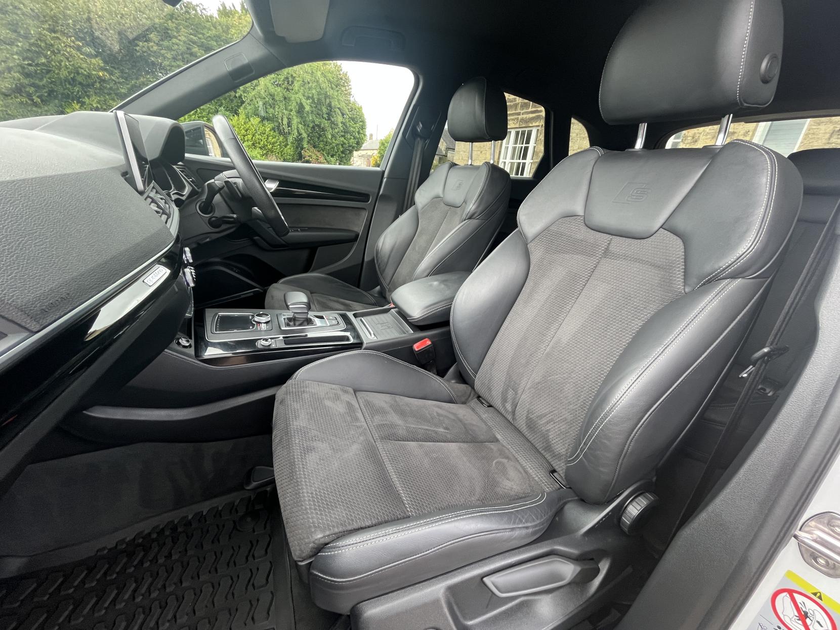 Audi Q5 2.0 TDI 40 Black Edition SUV 5dr Diesel S Tronic quattro Euro 6 (s/s) (190 ps)