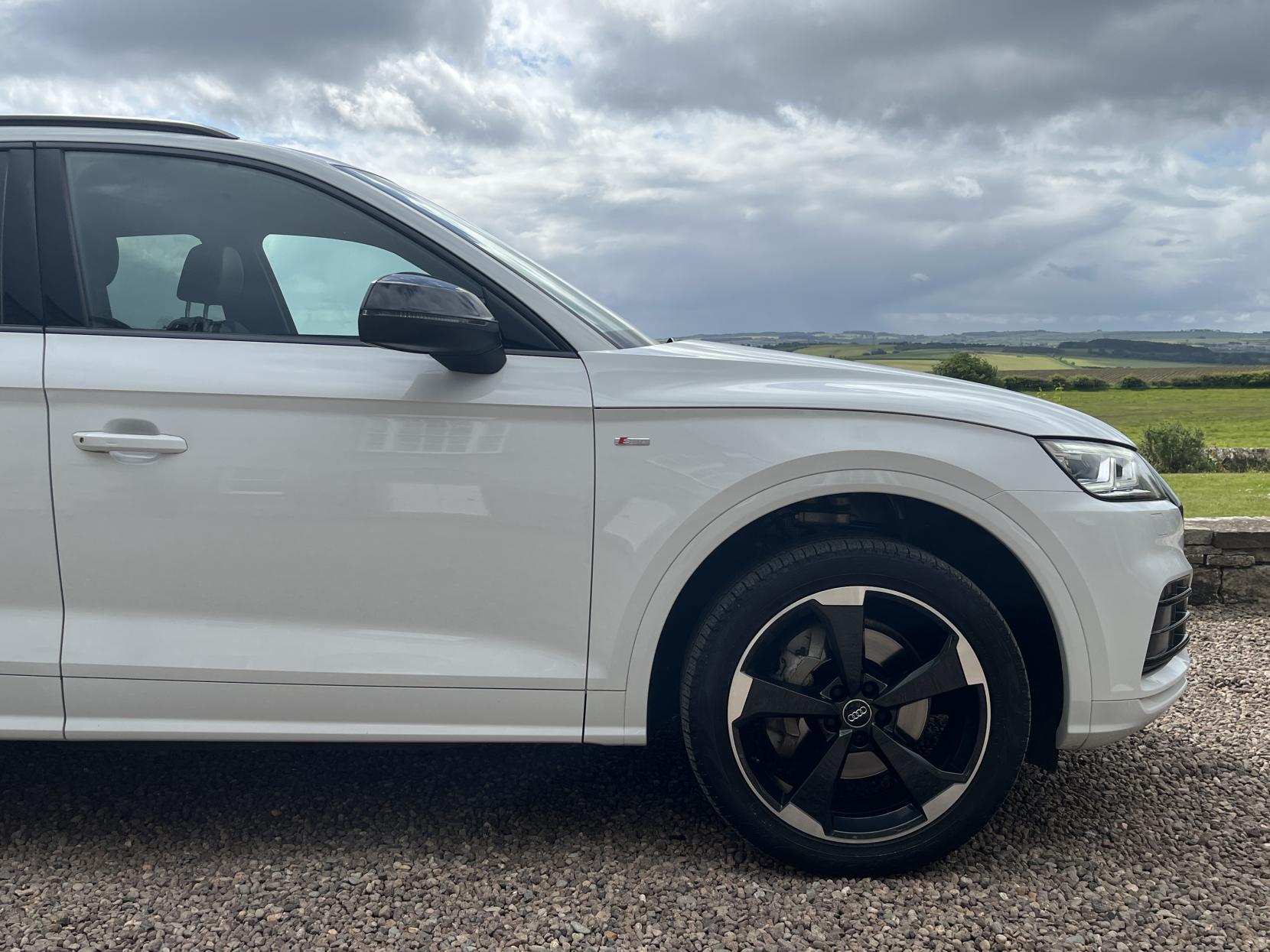 Audi Q5 2.0 TDI 40 Black Edition SUV 5dr Diesel S Tronic quattro Euro 6 (s/s) (190 ps)