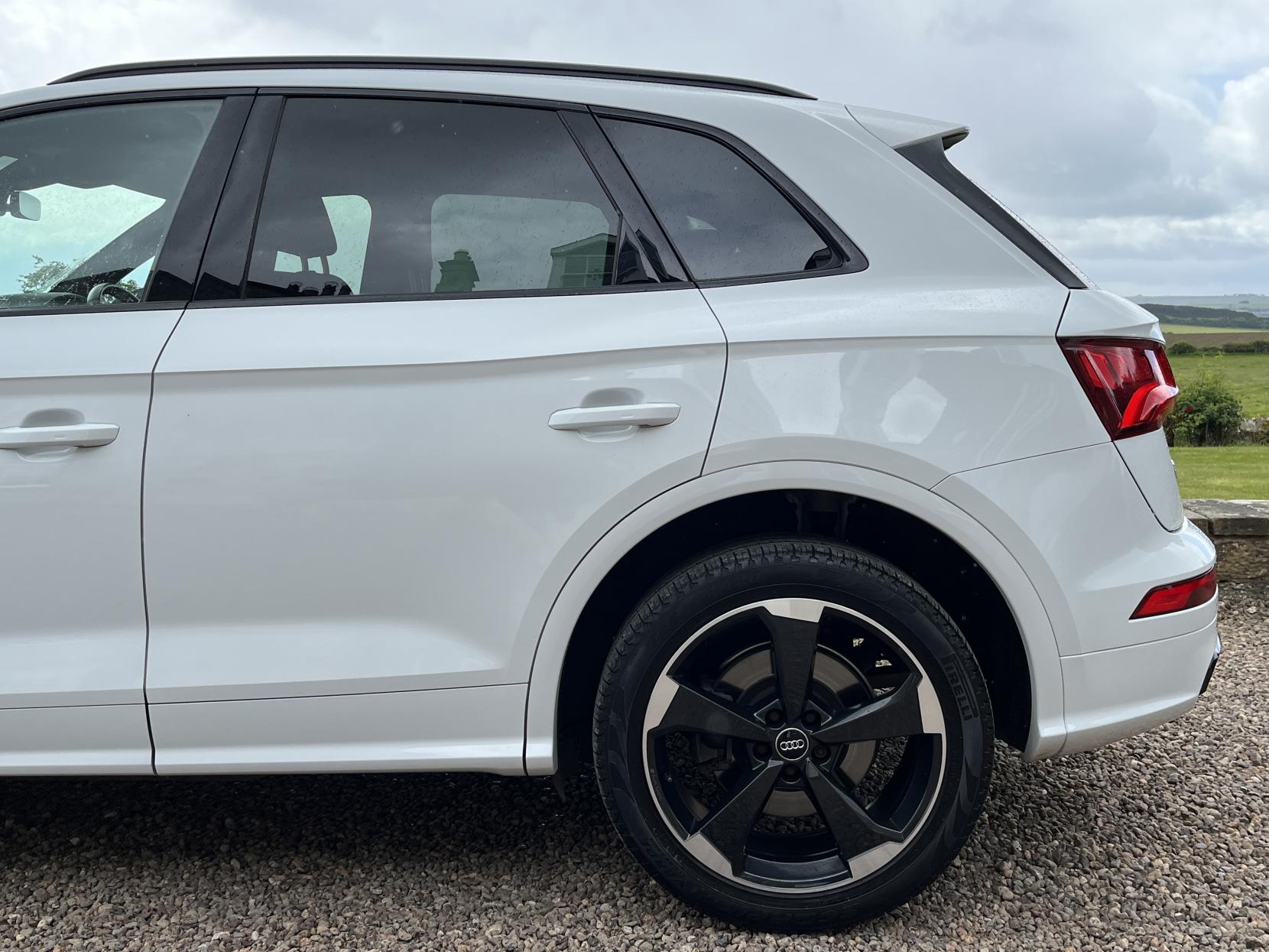 Audi Q5 2.0 TDI 40 Black Edition SUV 5dr Diesel S Tronic quattro Euro 6 (s/s) (190 ps)