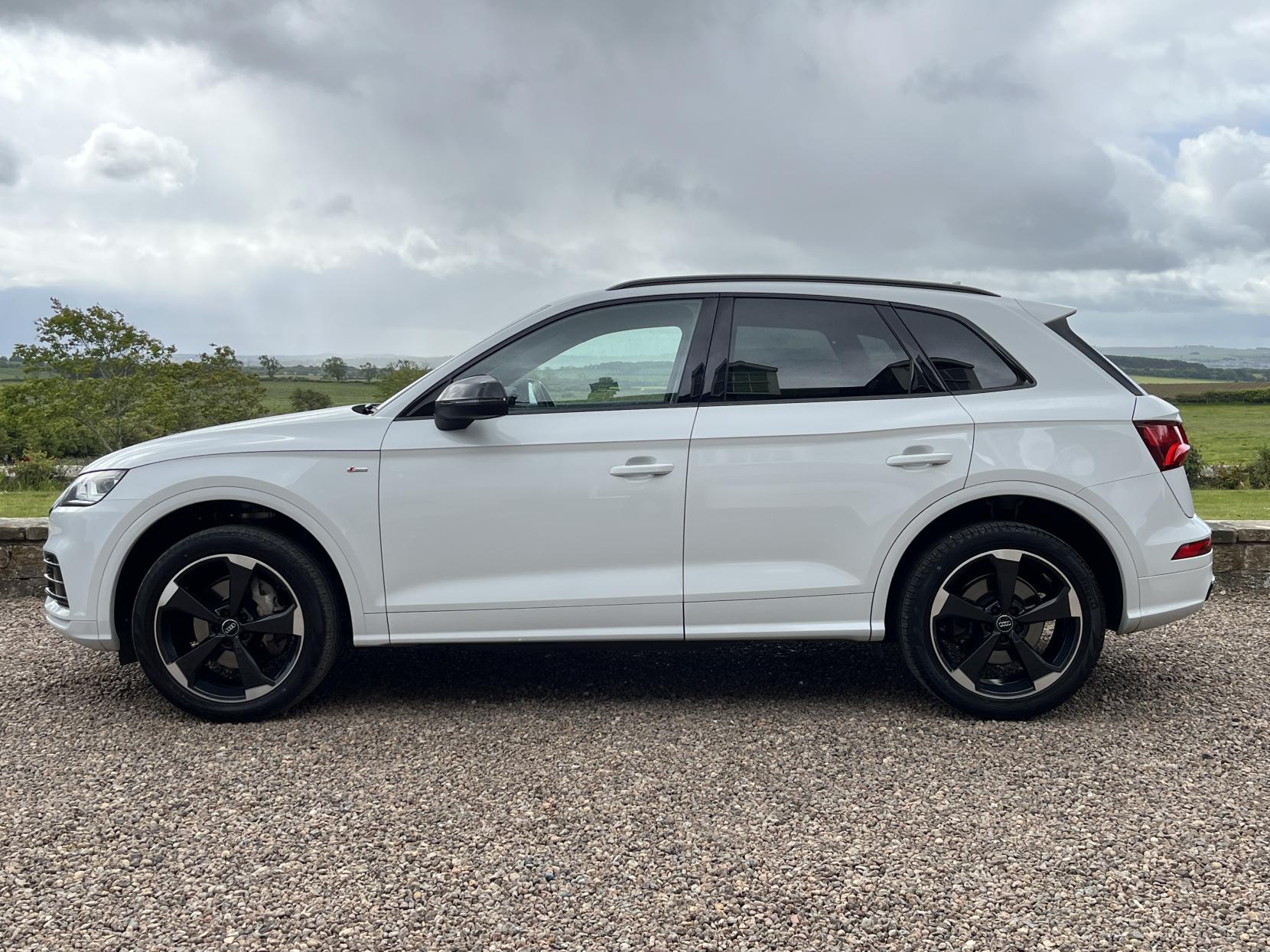 Audi Q5 2.0 TDI 40 Black Edition SUV 5dr Diesel S Tronic quattro Euro 6 (s/s) (190 ps)