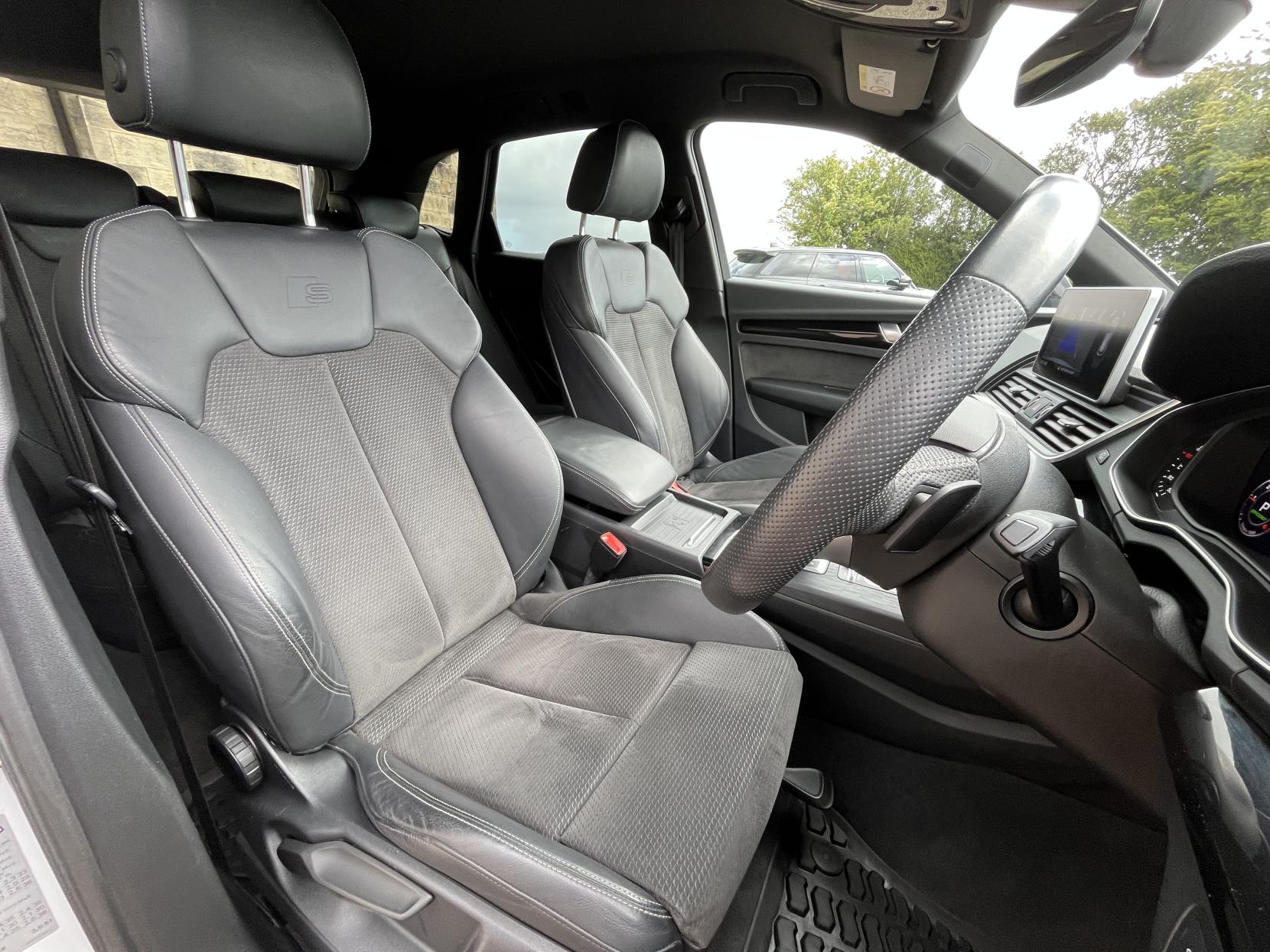 Audi Q5 2.0 TDI 40 Black Edition SUV 5dr Diesel S Tronic quattro Euro 6 (s/s) (190 ps)