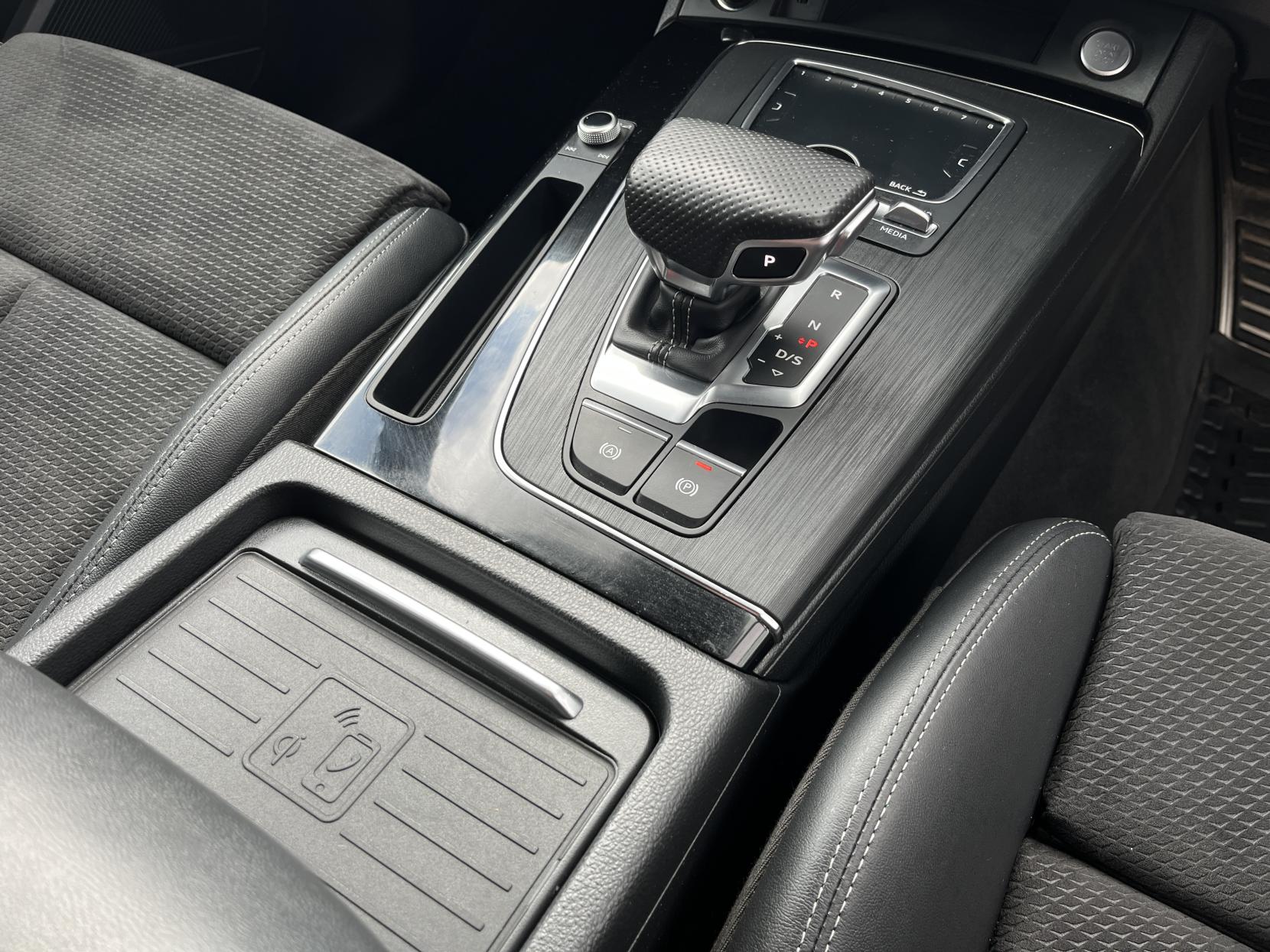 Audi Q5 2.0 TDI 40 Black Edition SUV 5dr Diesel S Tronic quattro Euro 6 (s/s) (190 ps)
