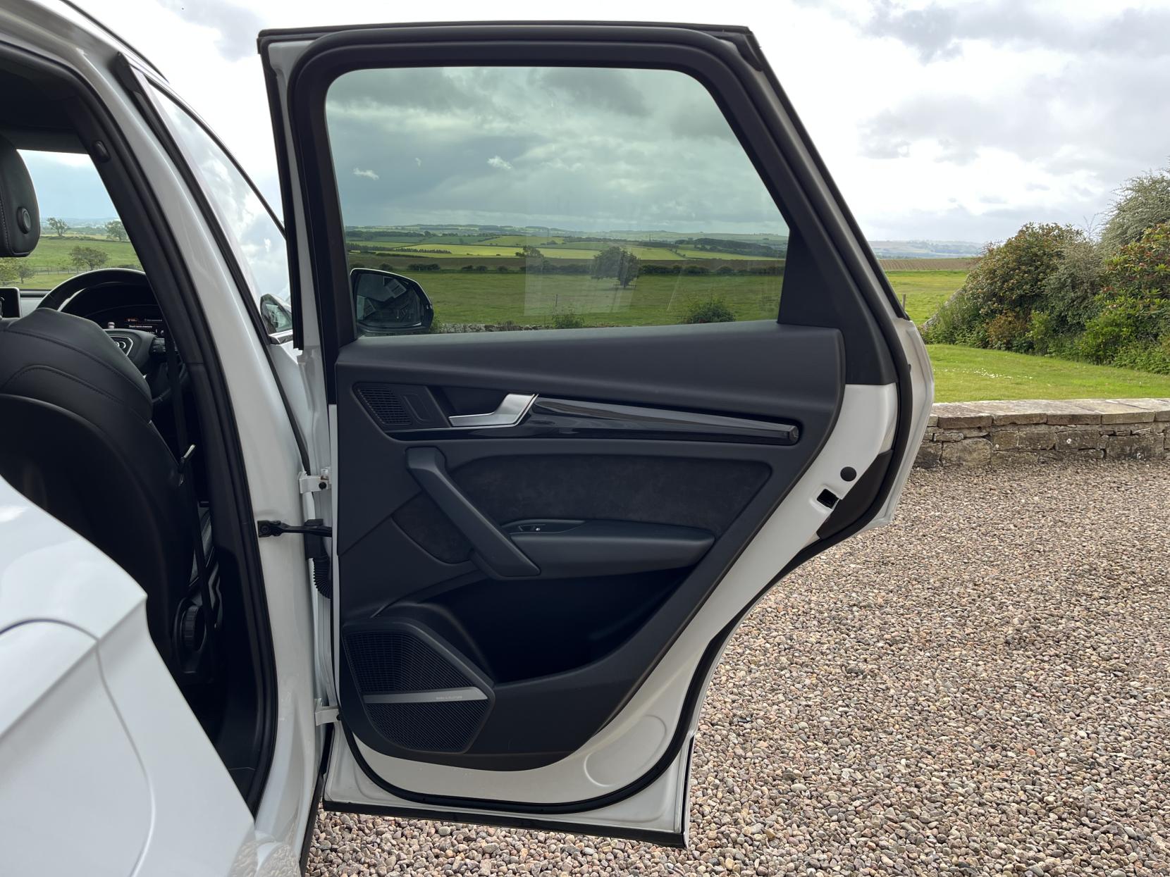Audi Q5 2.0 TDI 40 Black Edition SUV 5dr Diesel S Tronic quattro Euro 6 (s/s) (190 ps)