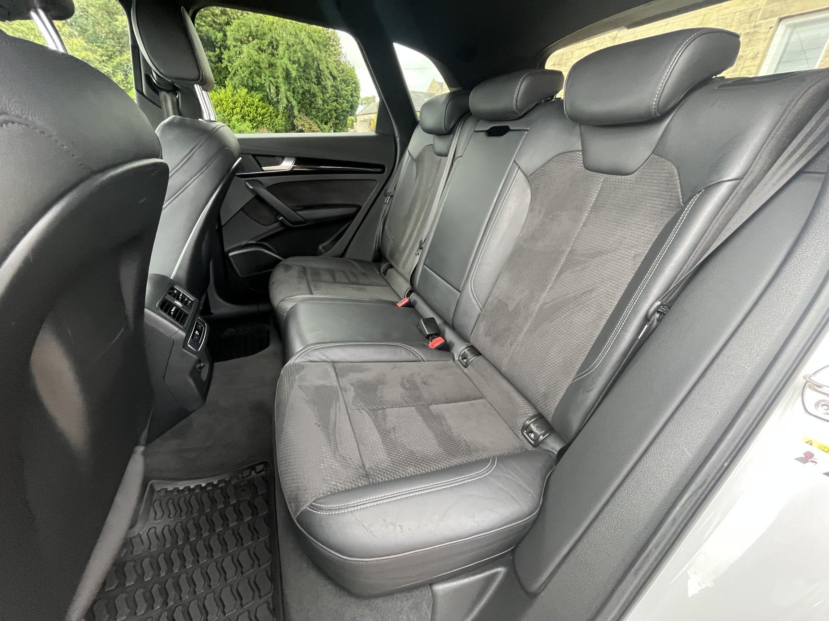 Audi Q5 2.0 TDI 40 Black Edition SUV 5dr Diesel S Tronic quattro Euro 6 (s/s) (190 ps)