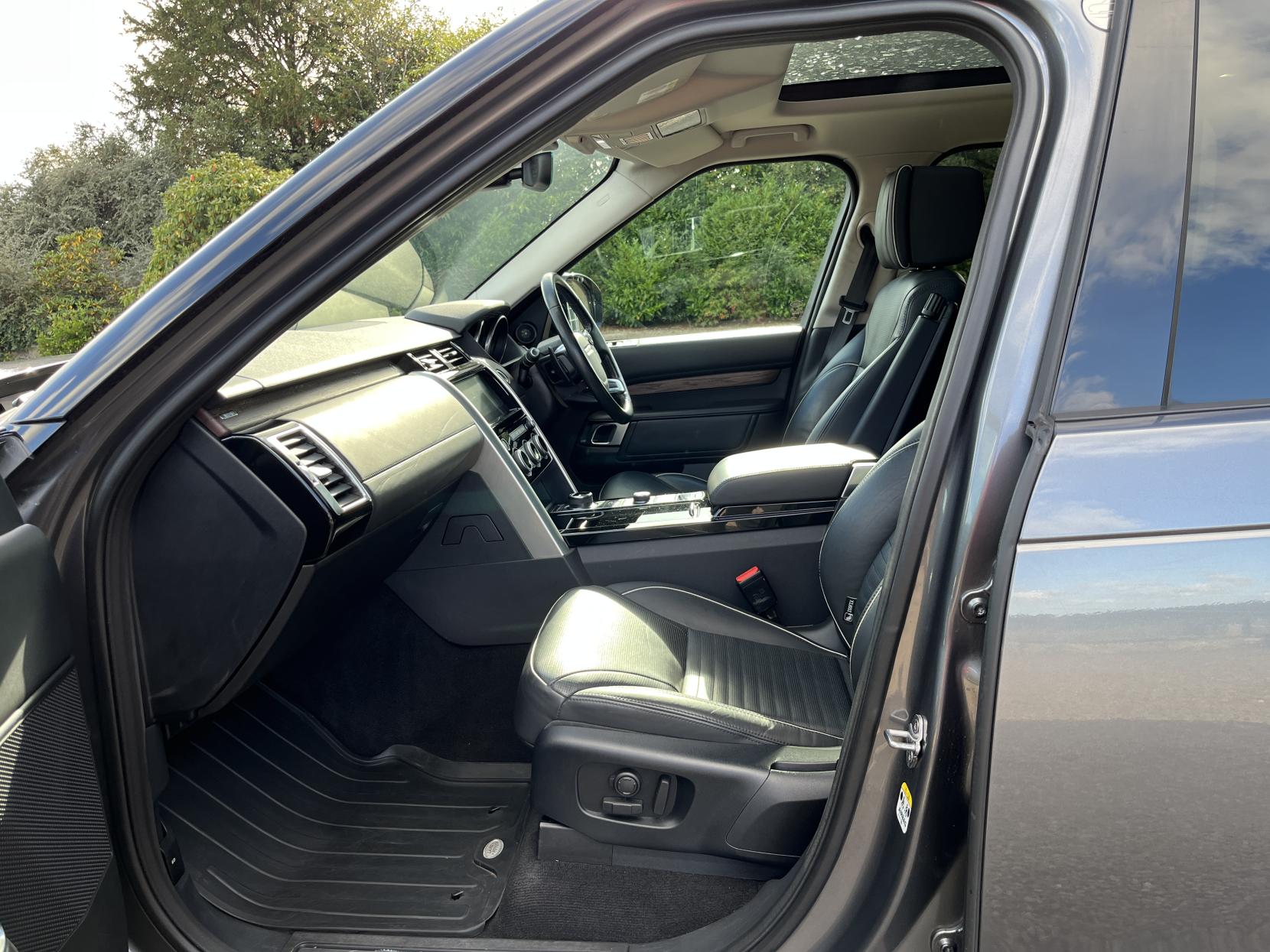 Land Rover Discovery 3.0 TD V6 HSE Luxury SUV 5dr Diesel Auto 4WD Euro 6 (s/s) (258 ps)