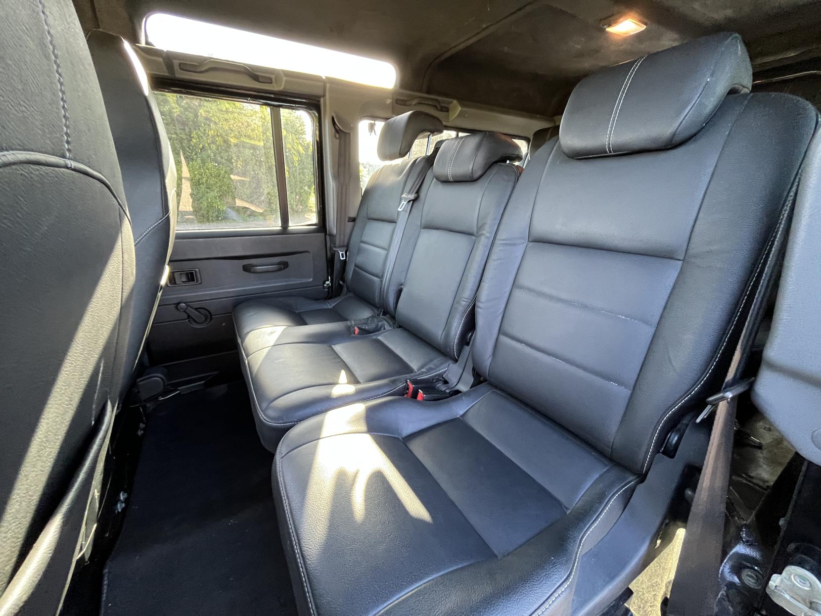 Land Rover Defender 110 2.2 TDCi XS SUV Double Cab 5dr Diesel Manual 4WD MWB Euro 5 (122 ps)