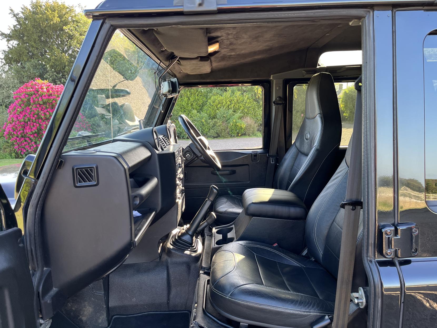 Land Rover Defender 110 2.2 TDCi XS SUV Double Cab 5dr Diesel Manual 4WD MWB Euro 5 (122 ps)
