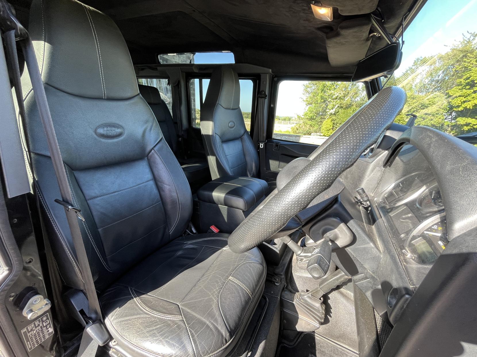 Land Rover Defender 110 2.2 TDCi XS SUV Double Cab 5dr Diesel Manual 4WD MWB Euro 5 (122 ps)