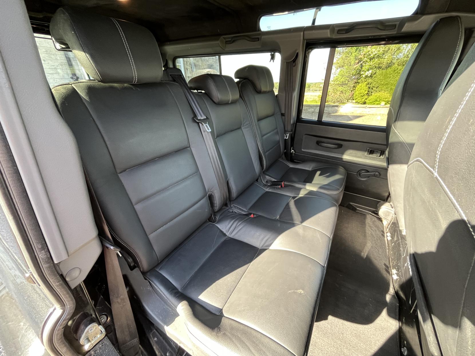 Land Rover Defender 110 2.2 TDCi XS SUV Double Cab 5dr Diesel Manual 4WD MWB Euro 5 (122 ps)