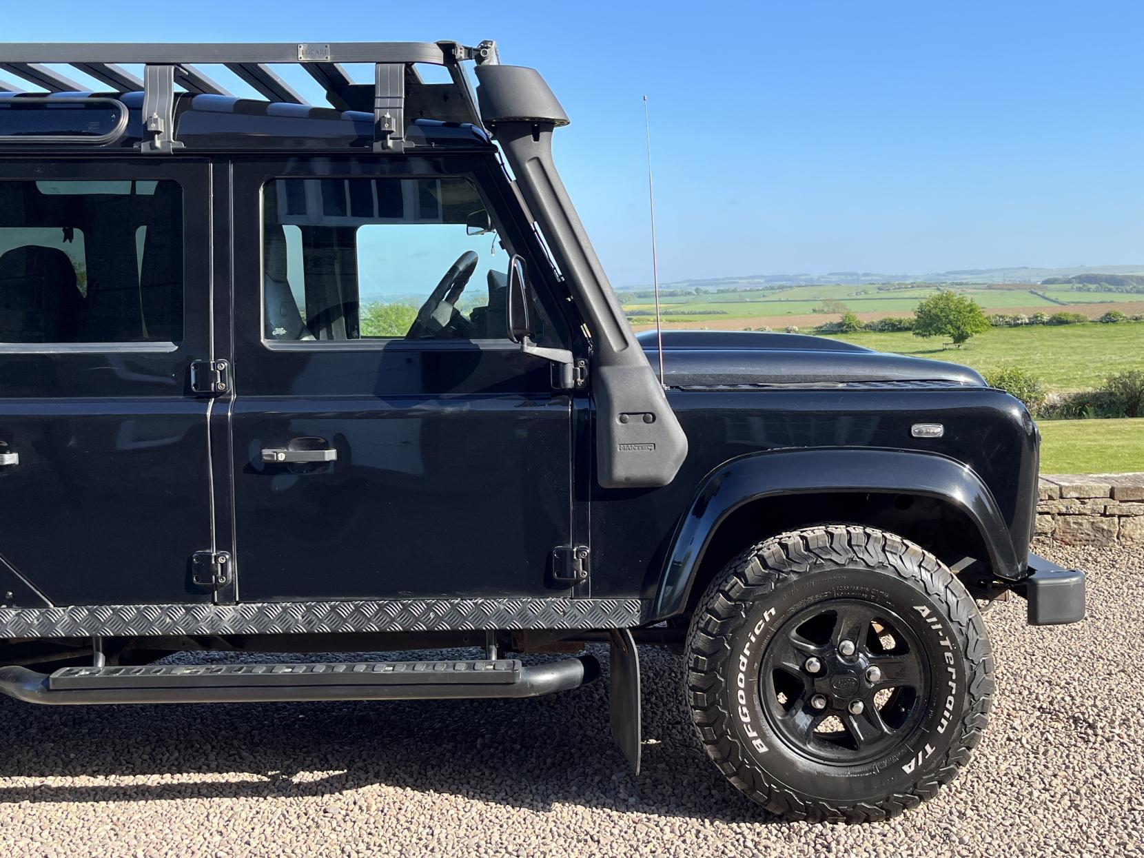 Land Rover Defender 110 2.2 TDCi XS SUV Double Cab 5dr Diesel Manual 4WD MWB Euro 5 (122 ps)