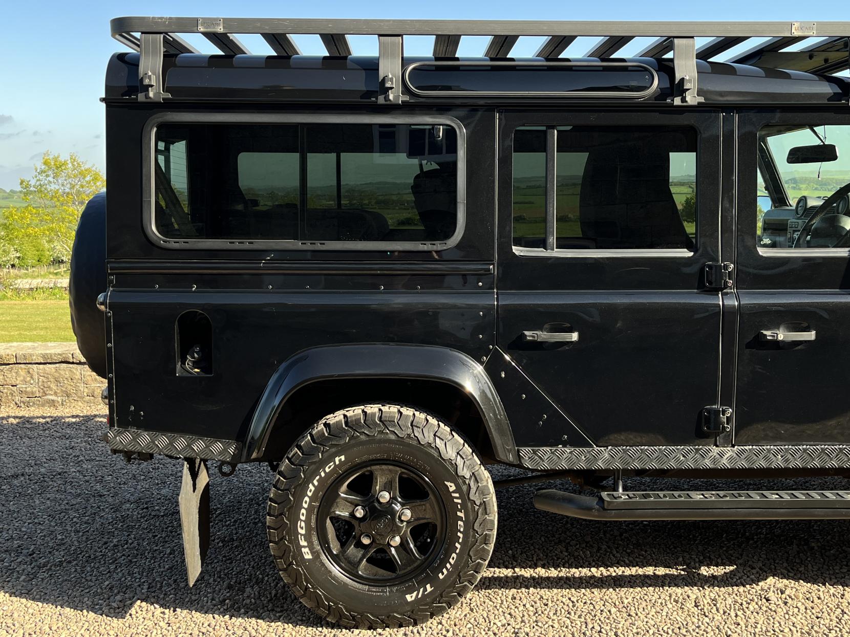 Land Rover Defender 110 2.2 TDCi XS SUV Double Cab 5dr Diesel Manual 4WD MWB Euro 5 (122 ps)