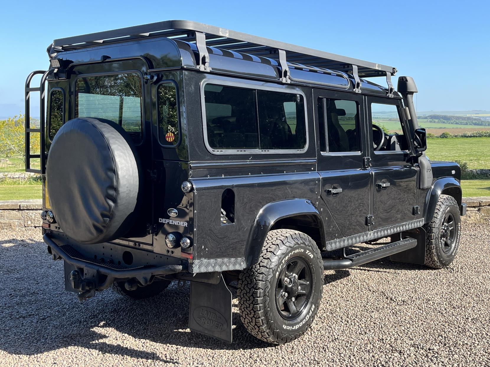 Land Rover Defender 110 2.2 TDCi XS SUV Double Cab 5dr Diesel Manual 4WD MWB Euro 5 (122 ps)