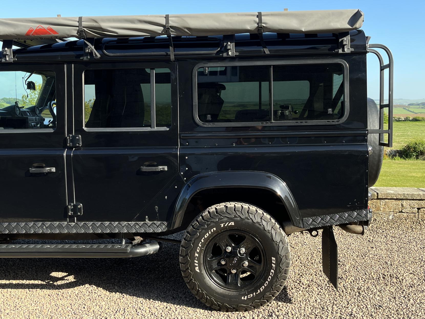 Land Rover Defender 110 2.2 TDCi XS SUV Double Cab 5dr Diesel Manual 4WD MWB Euro 5 (122 ps)