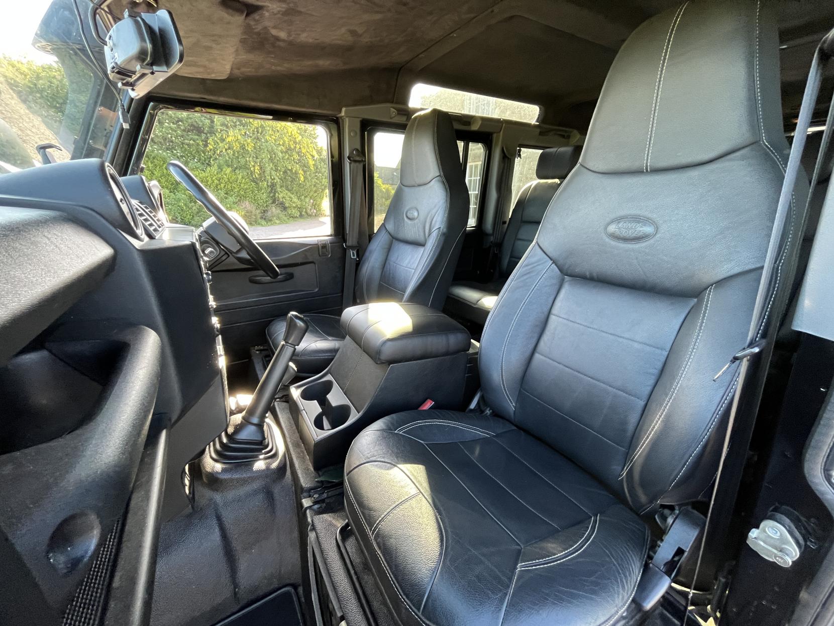 Land Rover Defender 110 2.2 TDCi XS SUV Double Cab 5dr Diesel Manual 4WD MWB Euro 5 (122 ps)