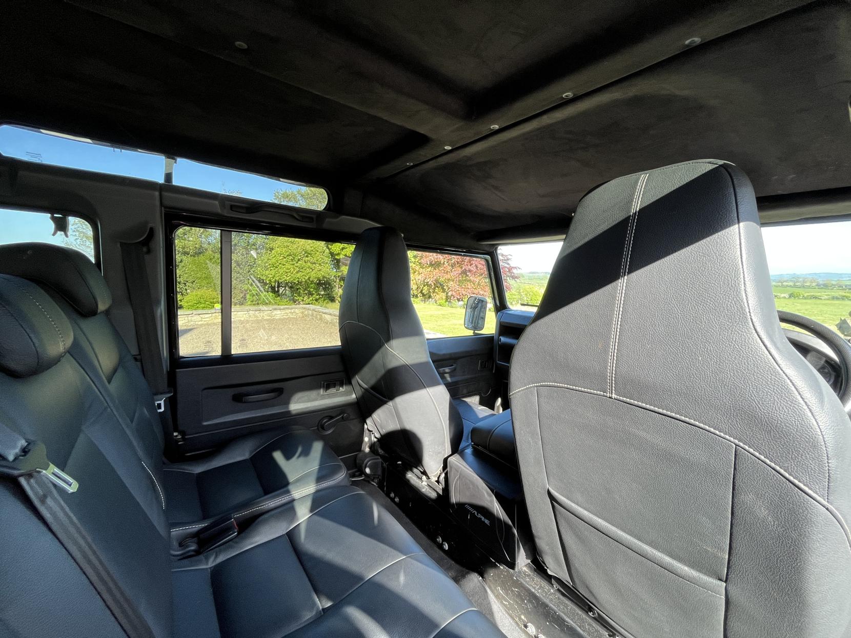 Land Rover Defender 110 2.2 TDCi XS SUV Double Cab 5dr Diesel Manual 4WD MWB Euro 5 (122 ps)