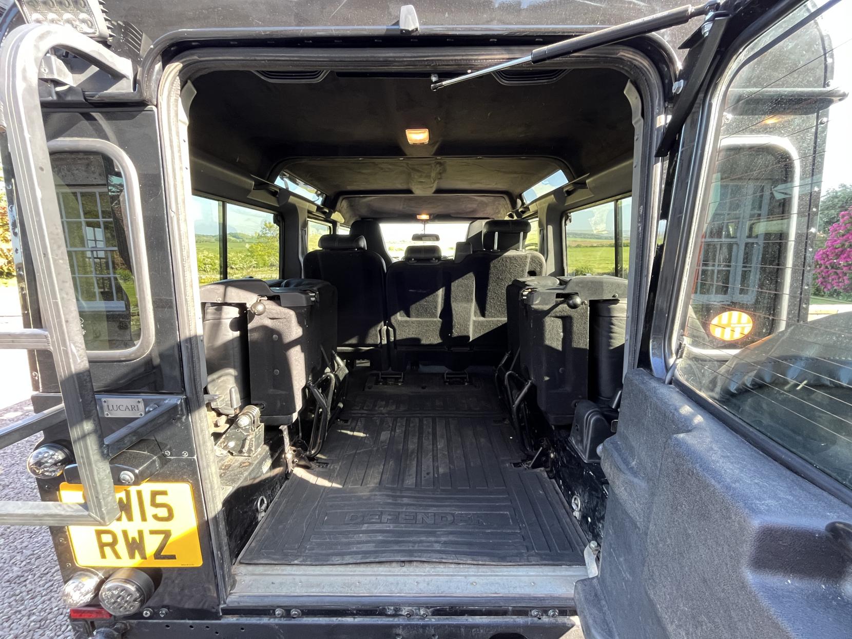 Land Rover Defender 110 2.2 TDCi XS SUV Double Cab 5dr Diesel Manual 4WD MWB Euro 5 (122 ps)