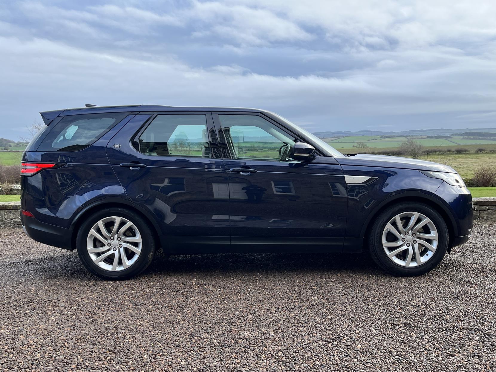 Land Rover Discovery 3.0 TD V6 HSE SUV 5dr Diesel Auto 4WD Euro 6 (s/s) (258 ps)