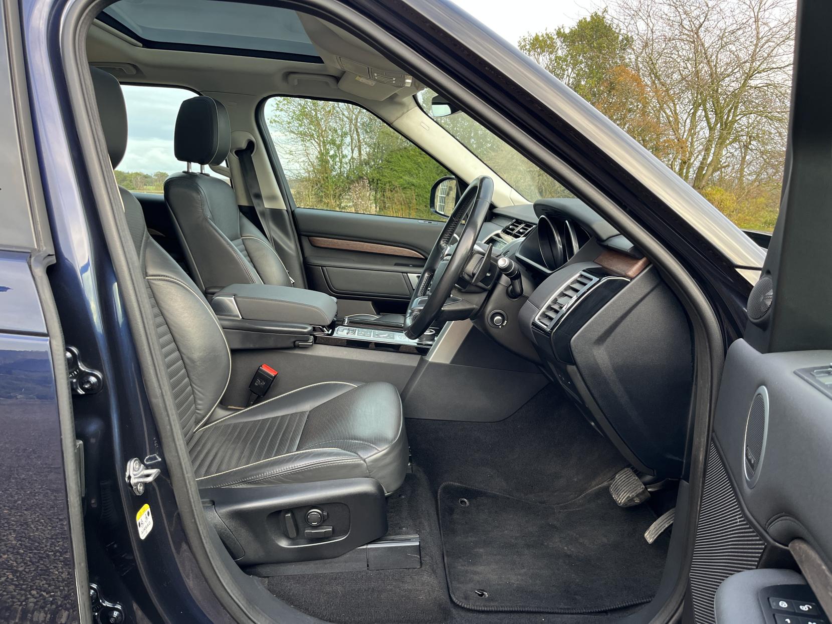 Land Rover Discovery 3.0 TD V6 HSE SUV 5dr Diesel Auto 4WD Euro 6 (s/s) (258 ps)