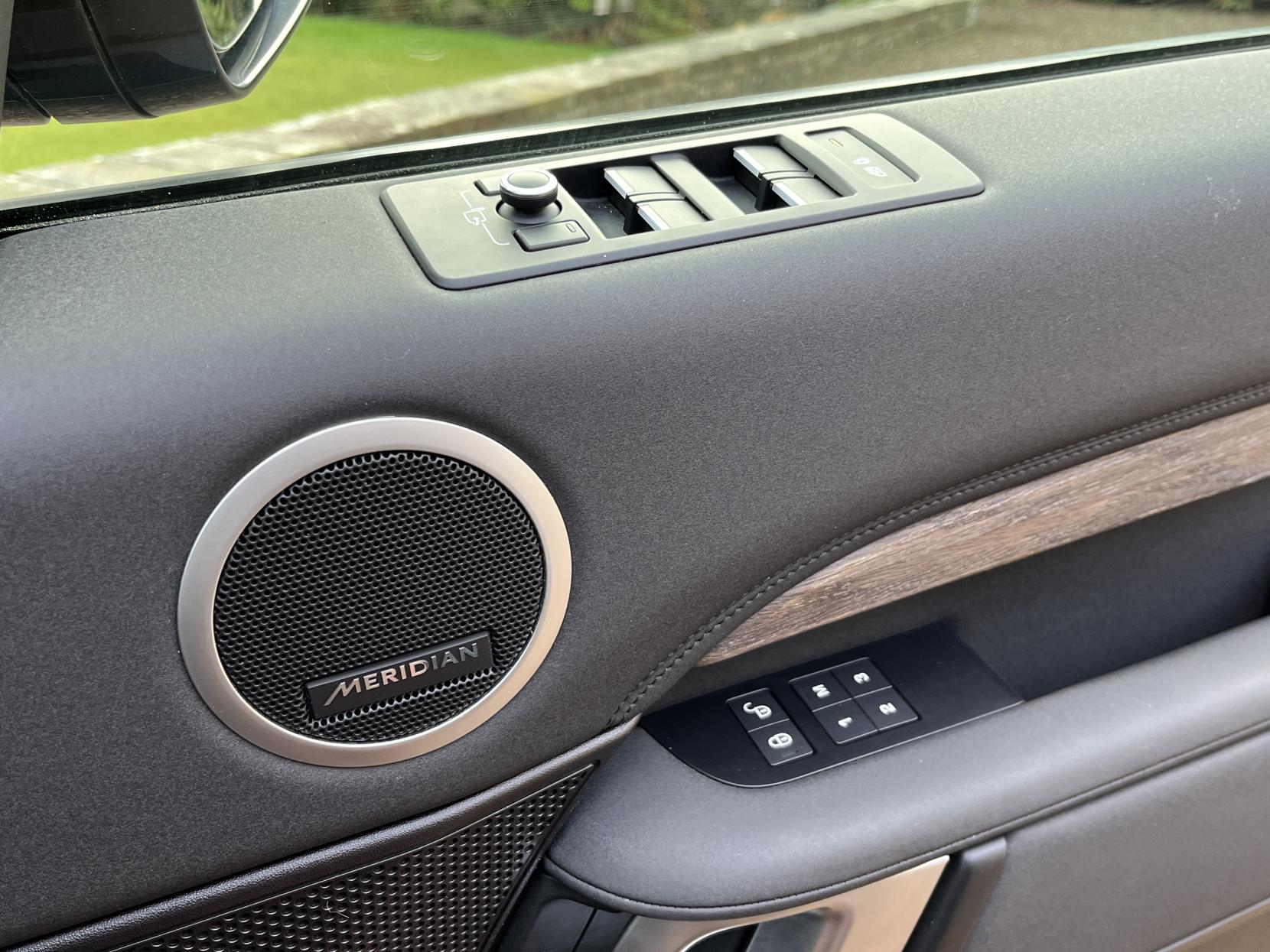 Land Rover Discovery 3.0 TD V6 HSE SUV 5dr Diesel Auto 4WD Euro 6 (s/s) (258 ps)