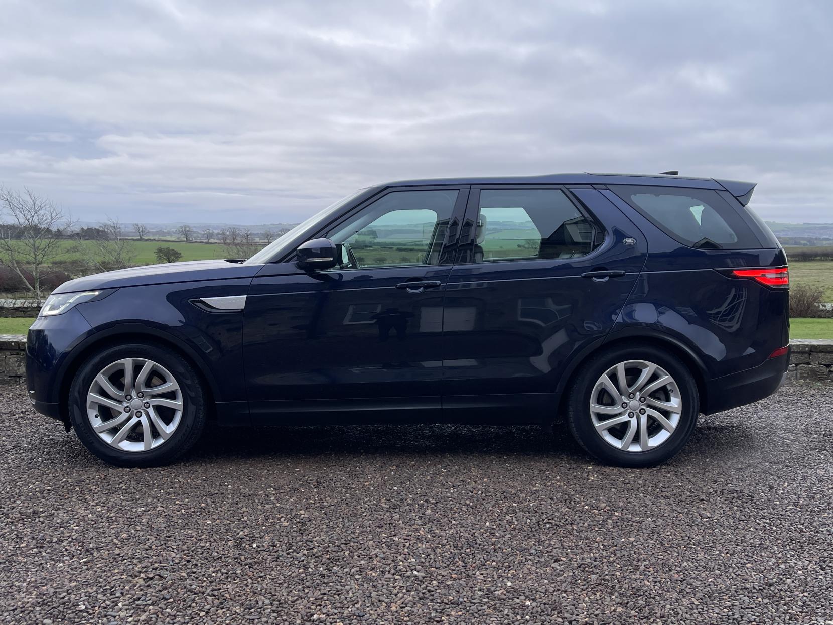 Land Rover Discovery 3.0 TD V6 HSE SUV 5dr Diesel Auto 4WD Euro 6 (s/s) (258 ps)