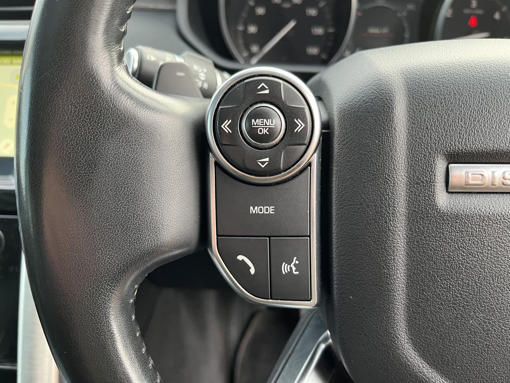 Land Rover Discovery 3.0 TD V6 HSE SUV 5dr Diesel Auto 4WD Euro 6 (s/s) (258 ps)